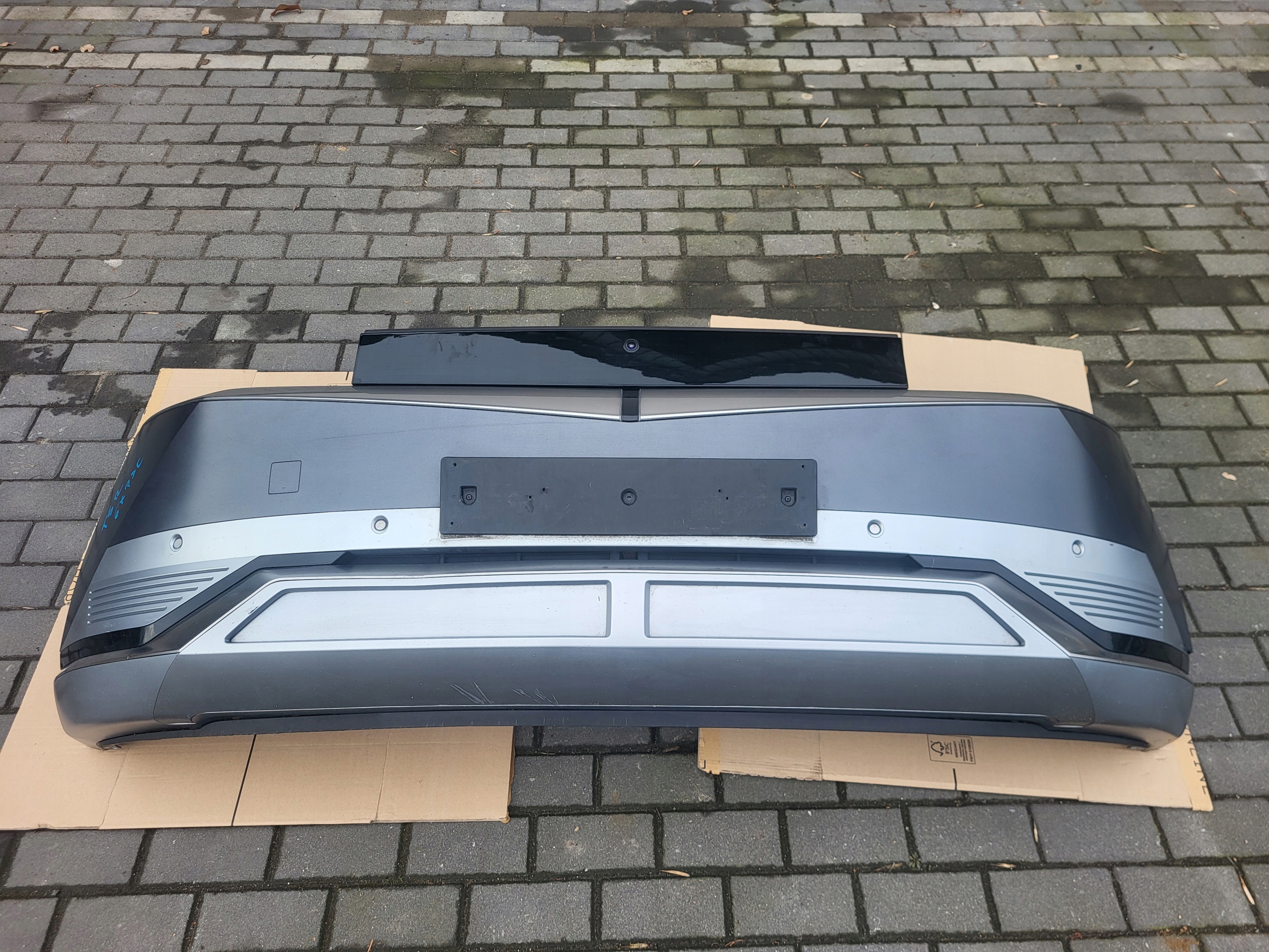 ZDERZAK PRZEDNI IONIQ V 5 STAN BDB KOLOR T5R KAMERA 6 X PDC