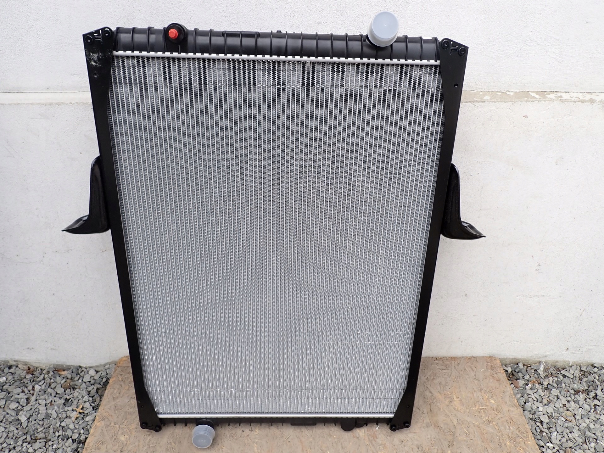 NOWA CHŁODNICA WODY AVA COOLING RE2081 RVI RENAULT KERAX 260.34 Producent części AVA Quality cooling