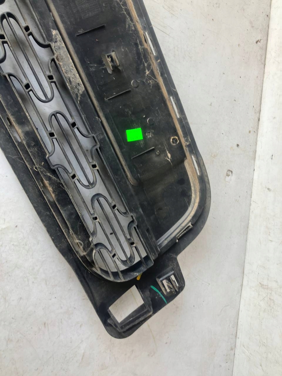 grid of a bumper front central upper CITROEN C3 III 9812061877