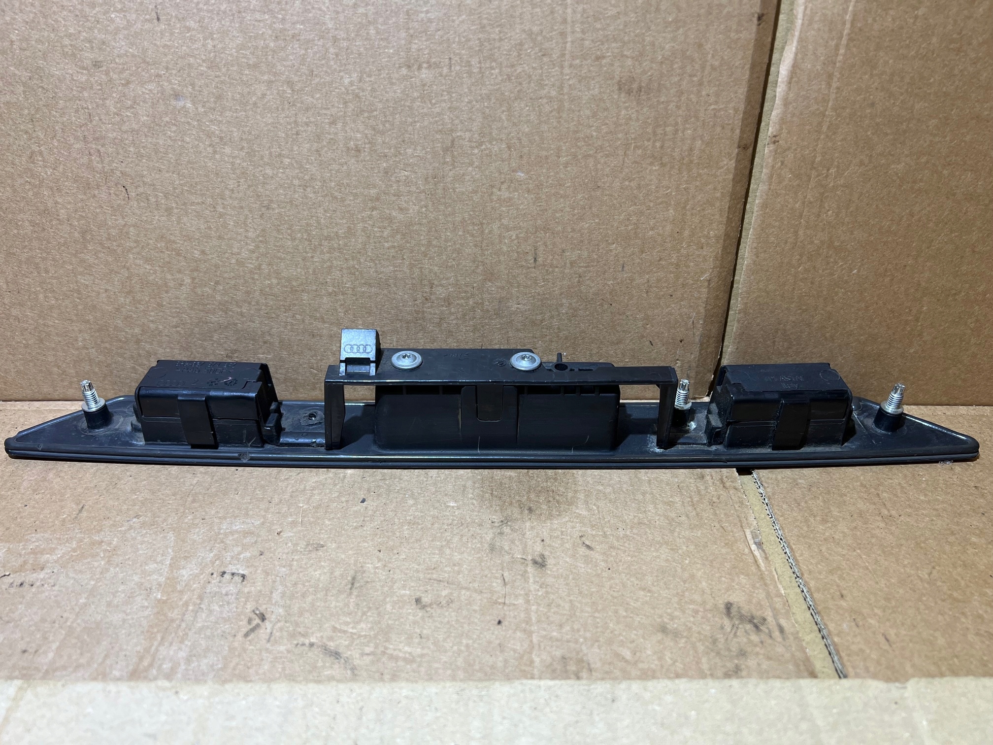 AUDI A3 A4 A6 Q7 Couverture MIKROSTYK du capot Arrière 8P4827574