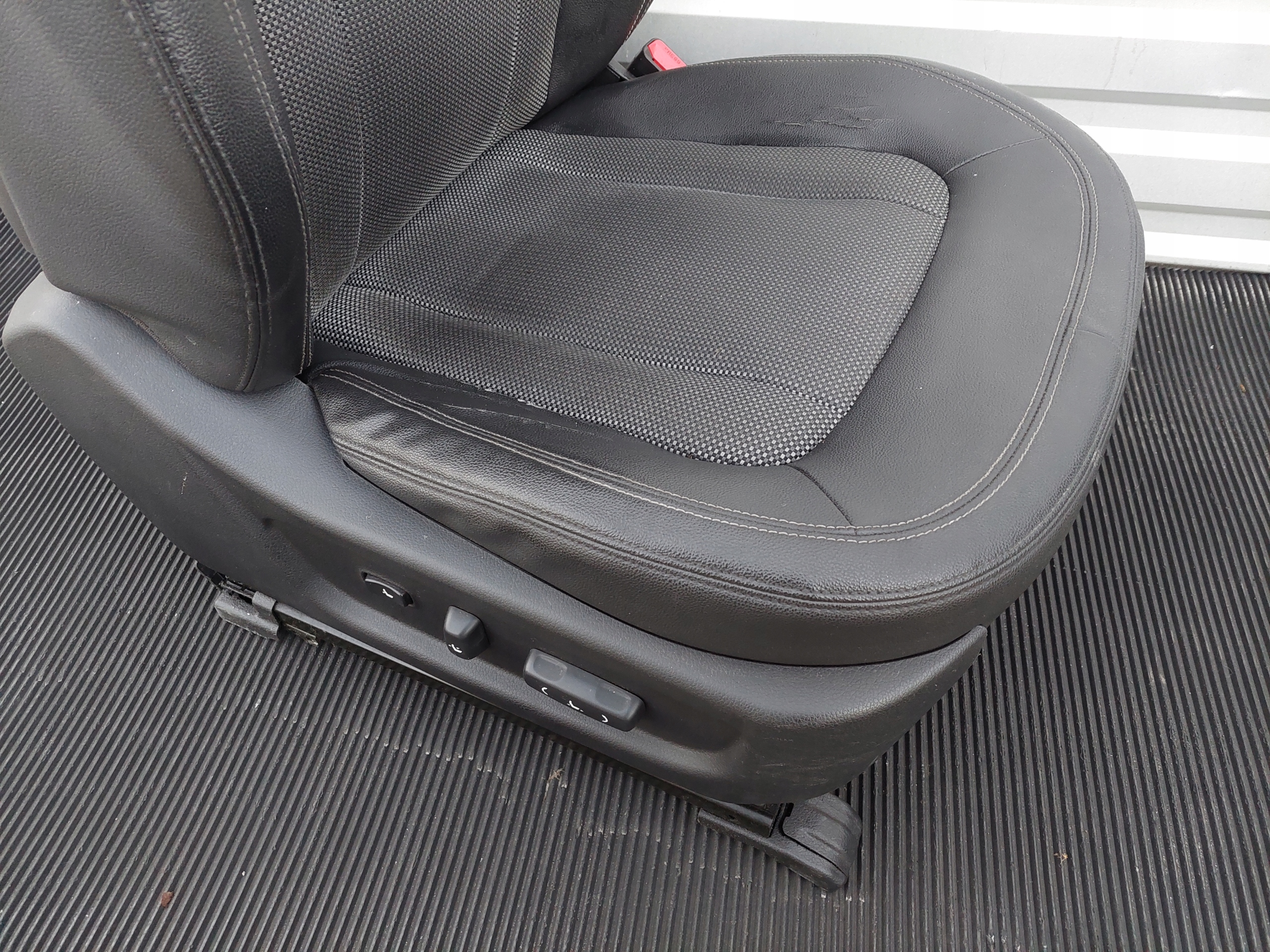 seat front right GRZANY KIA OPTIMA III