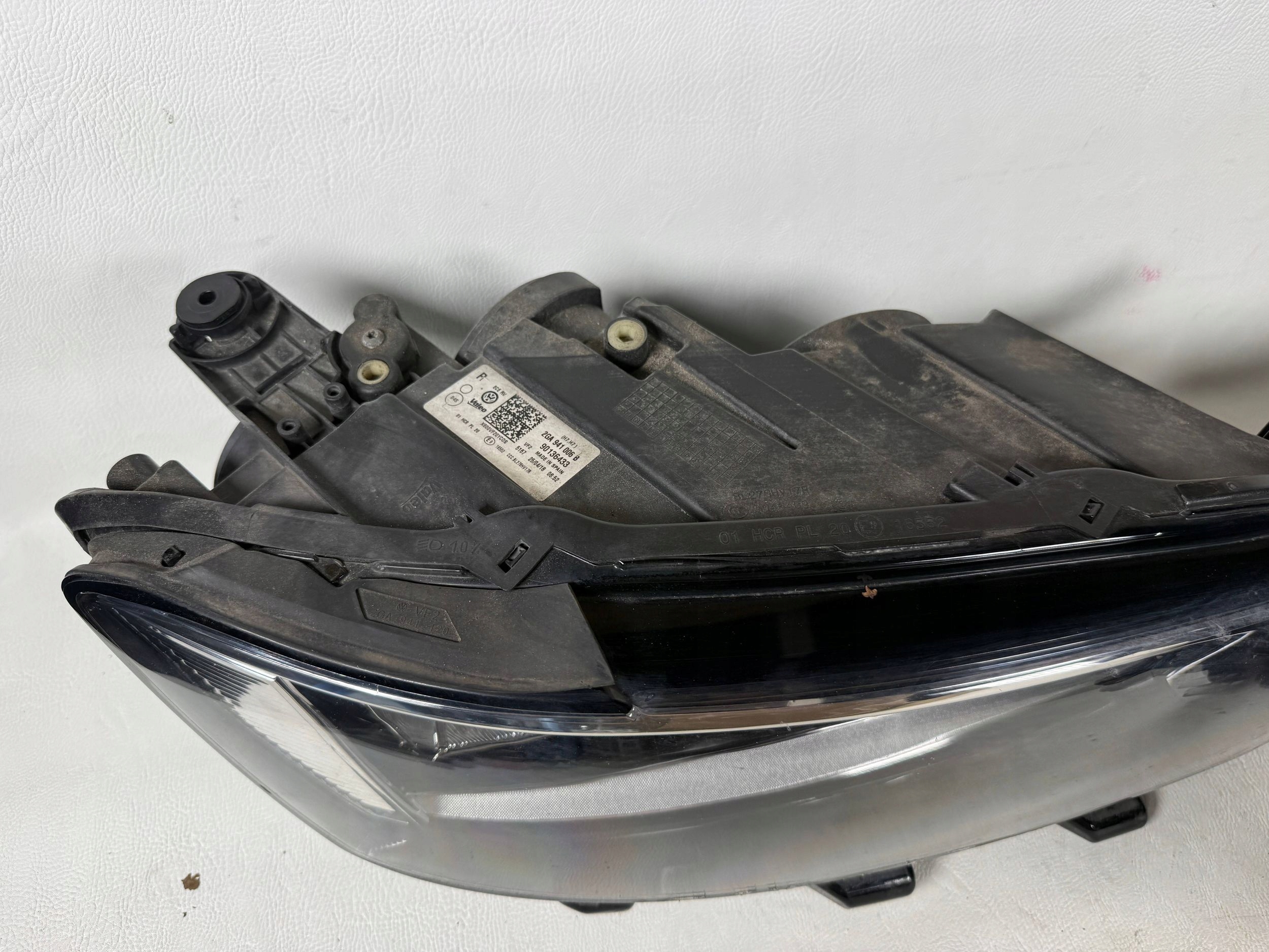 Vw T-roc light front front right left zwykla 17- H7 2GA