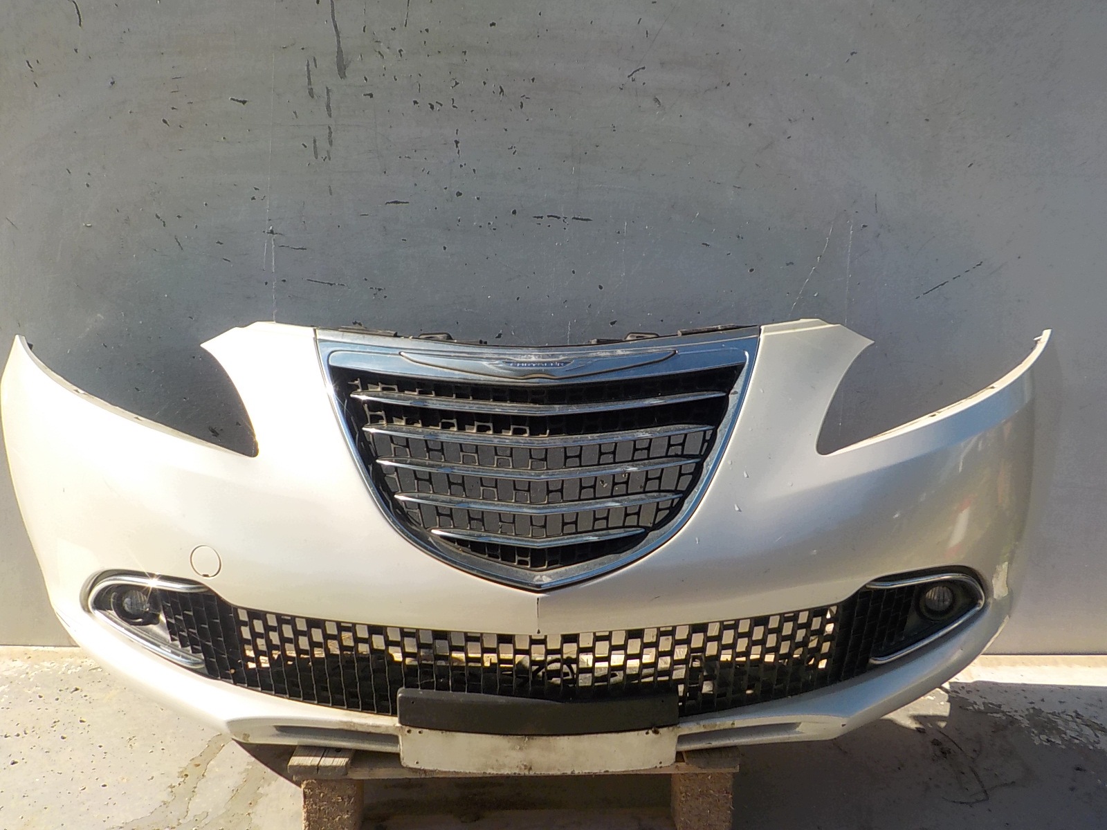 683 CHRYSLER LANCIA YPSILON bumper front front