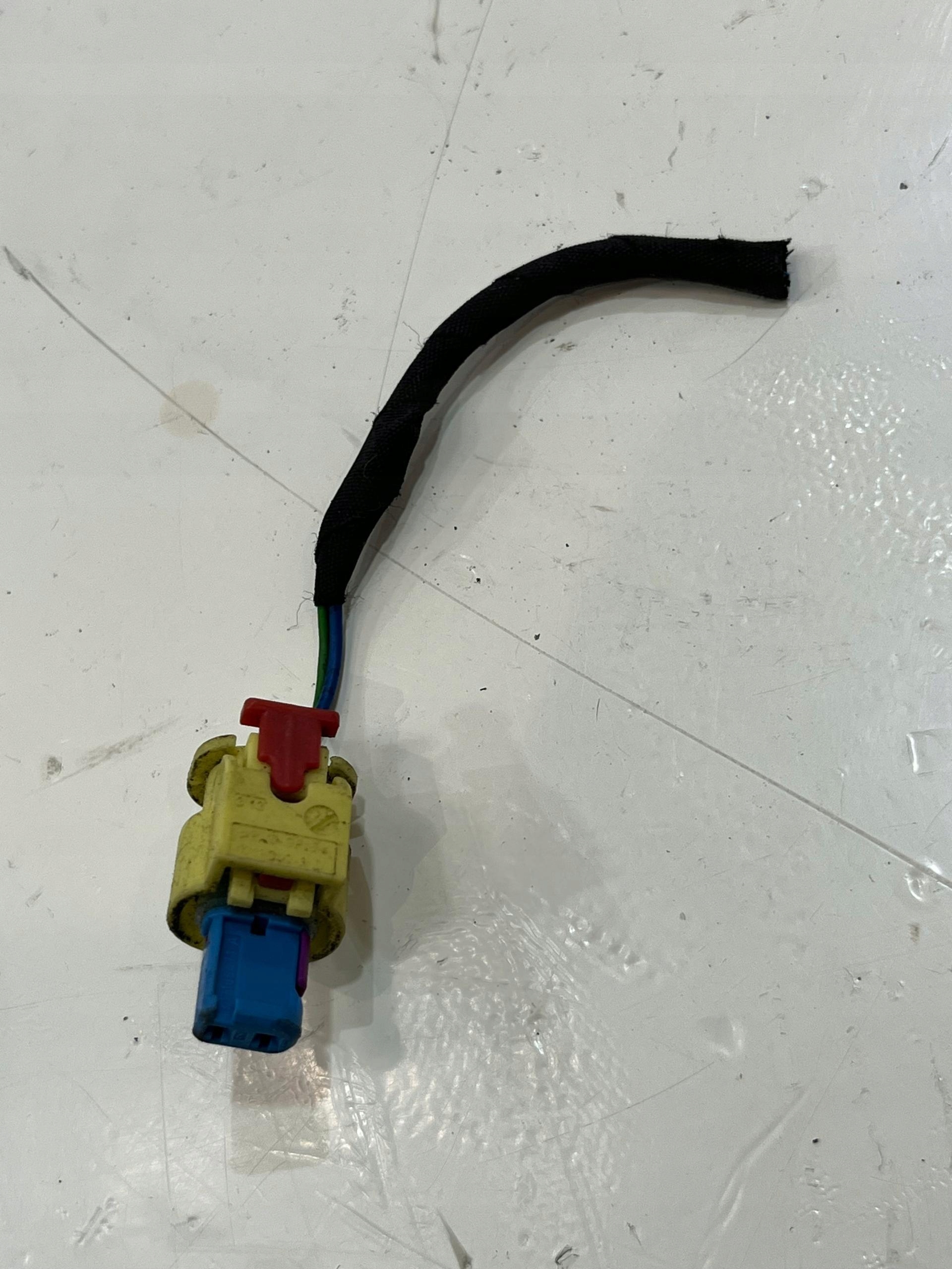 KOSTKA WTYCZKA AUDI A8 D4 4H0973323