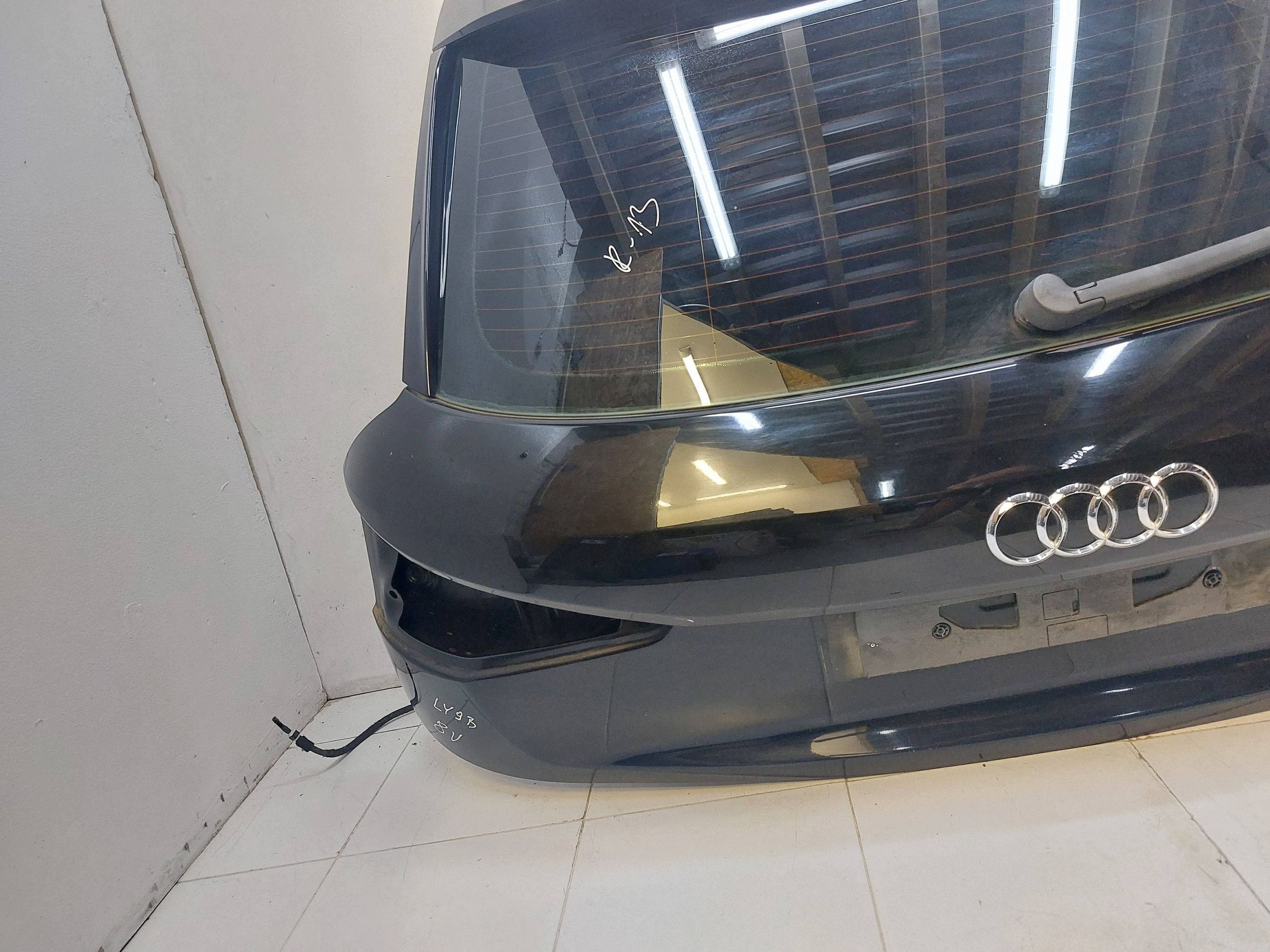 AUDI Q3 8U 11-18r trunk door boot rear part LY9B complete