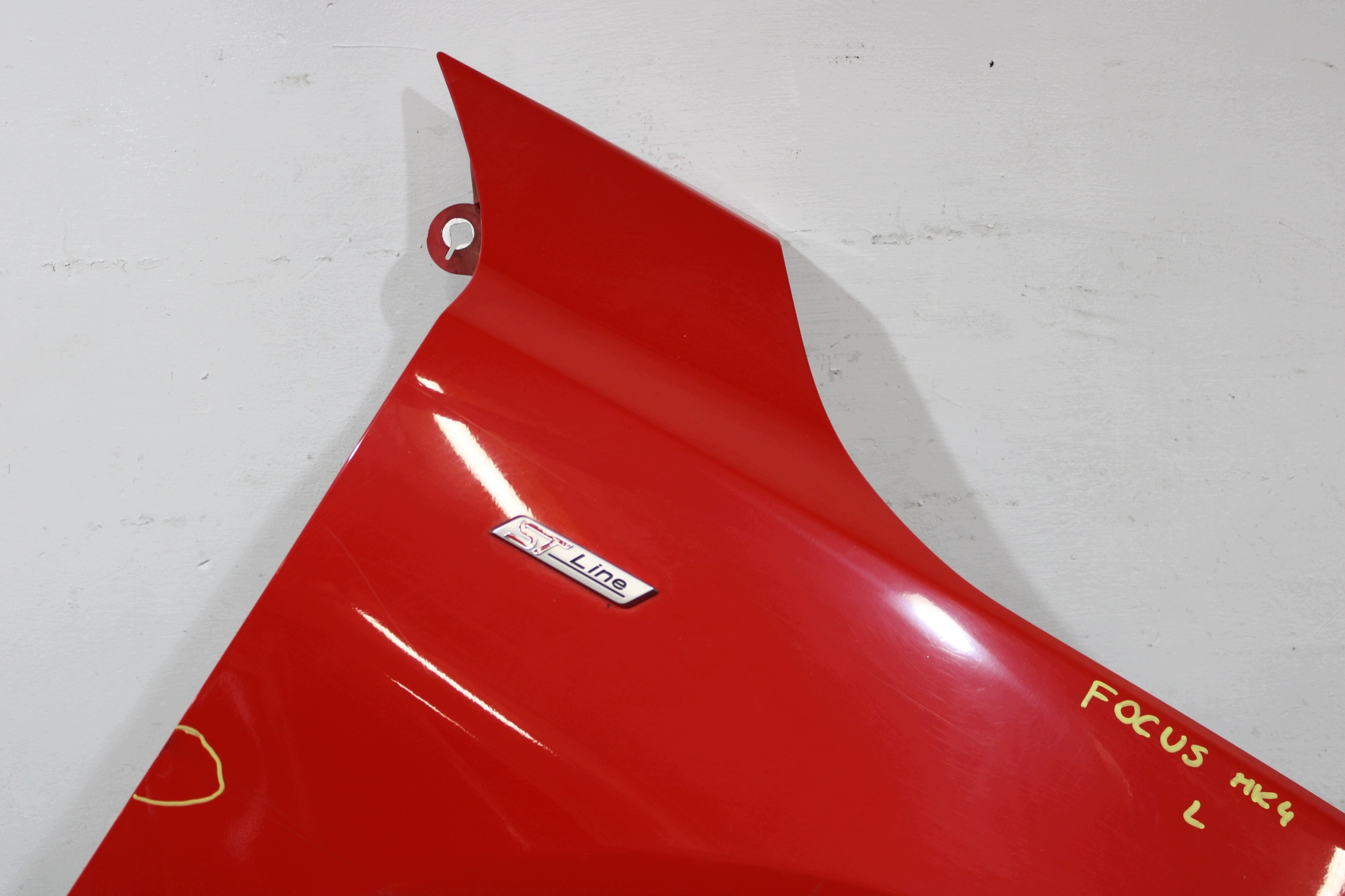 fender right front front FORD FOCUS MK4 KOMBI ST-LINE