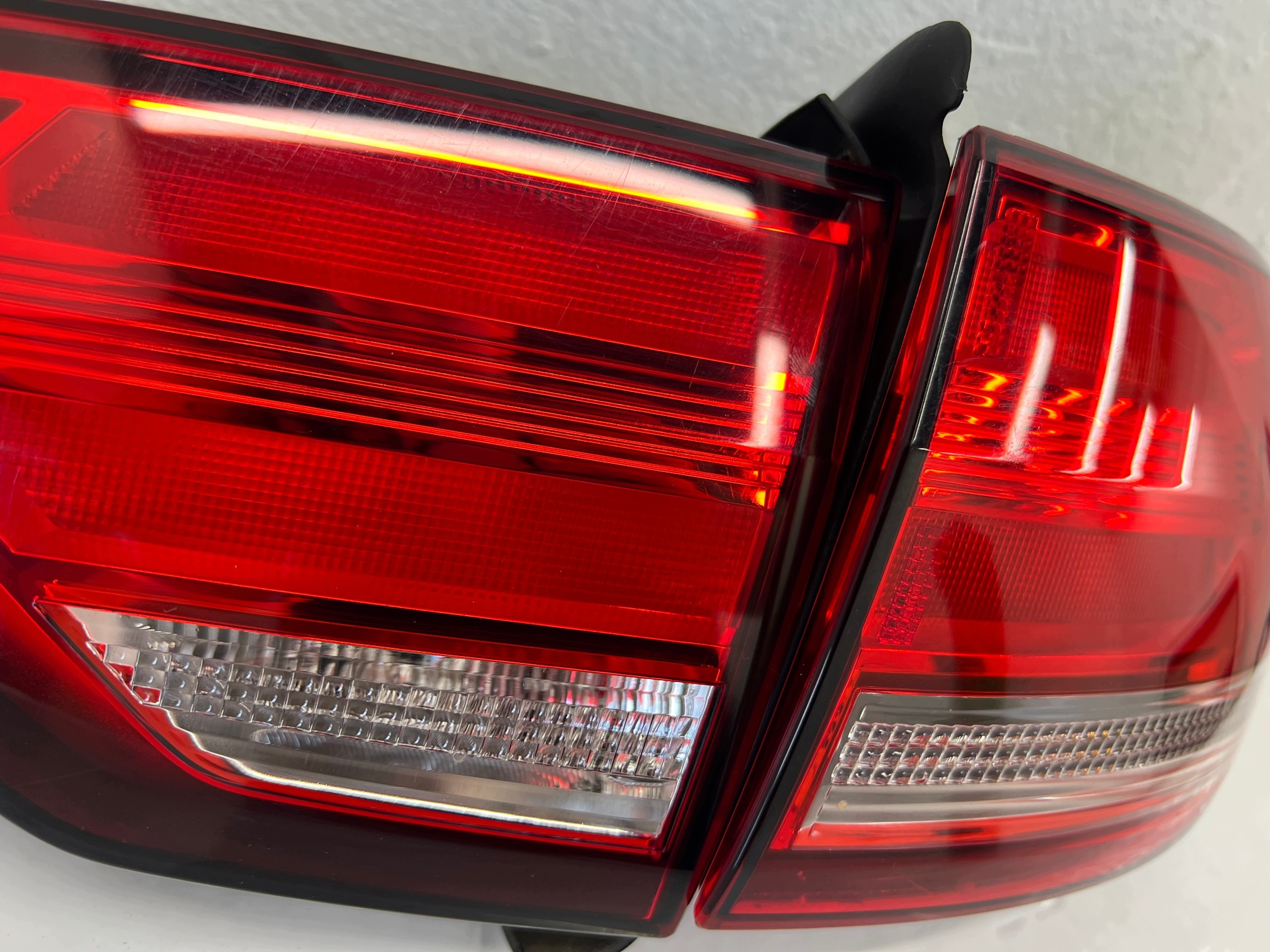 AUDI A4 B9 AVANT KOMBI light rear part left right KOMPLET EUROPA nice