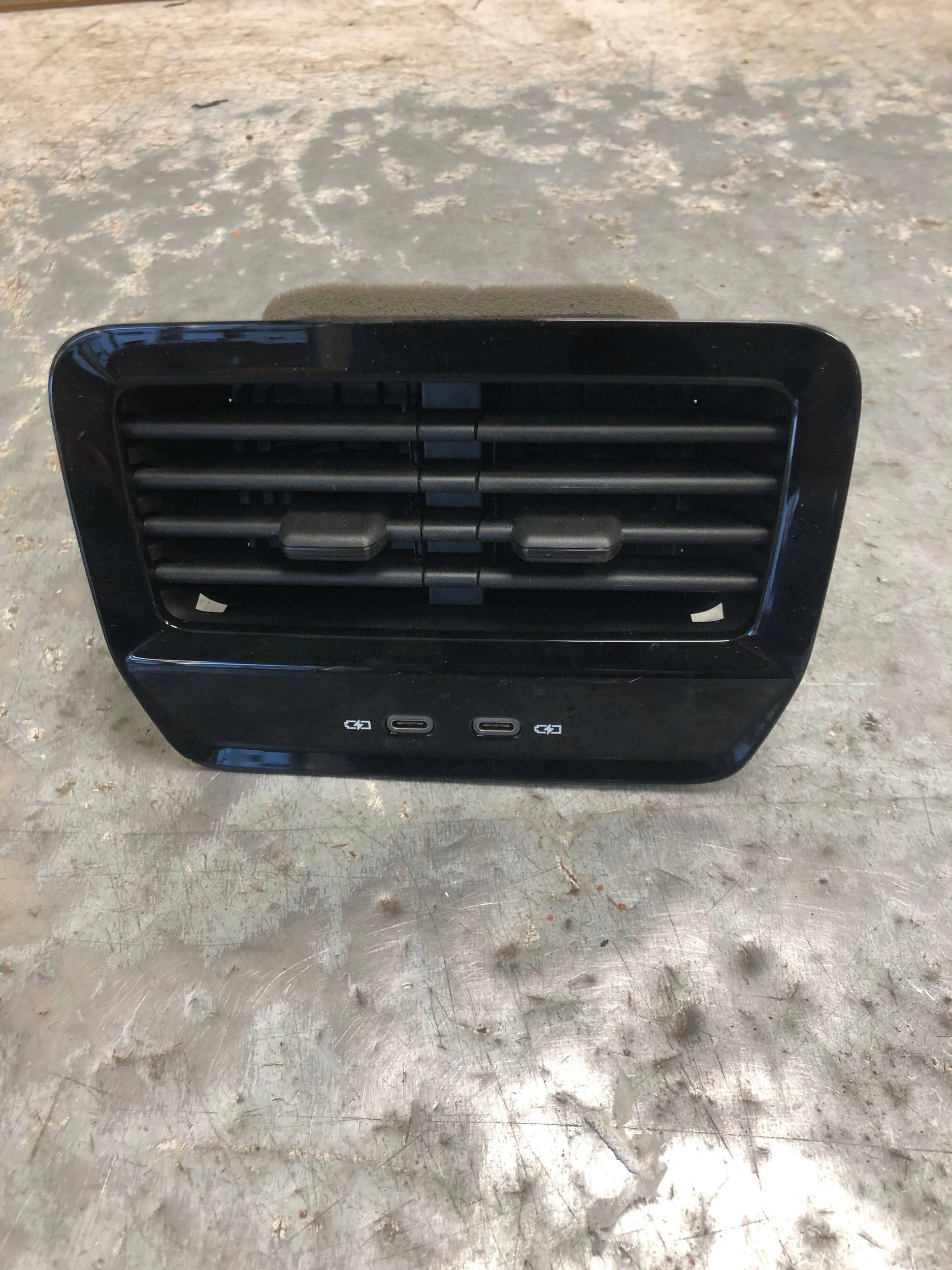 grid air conditioning devices rear part adapter USB-C VW ID4 ID.4 11A819203A 3G5035954A