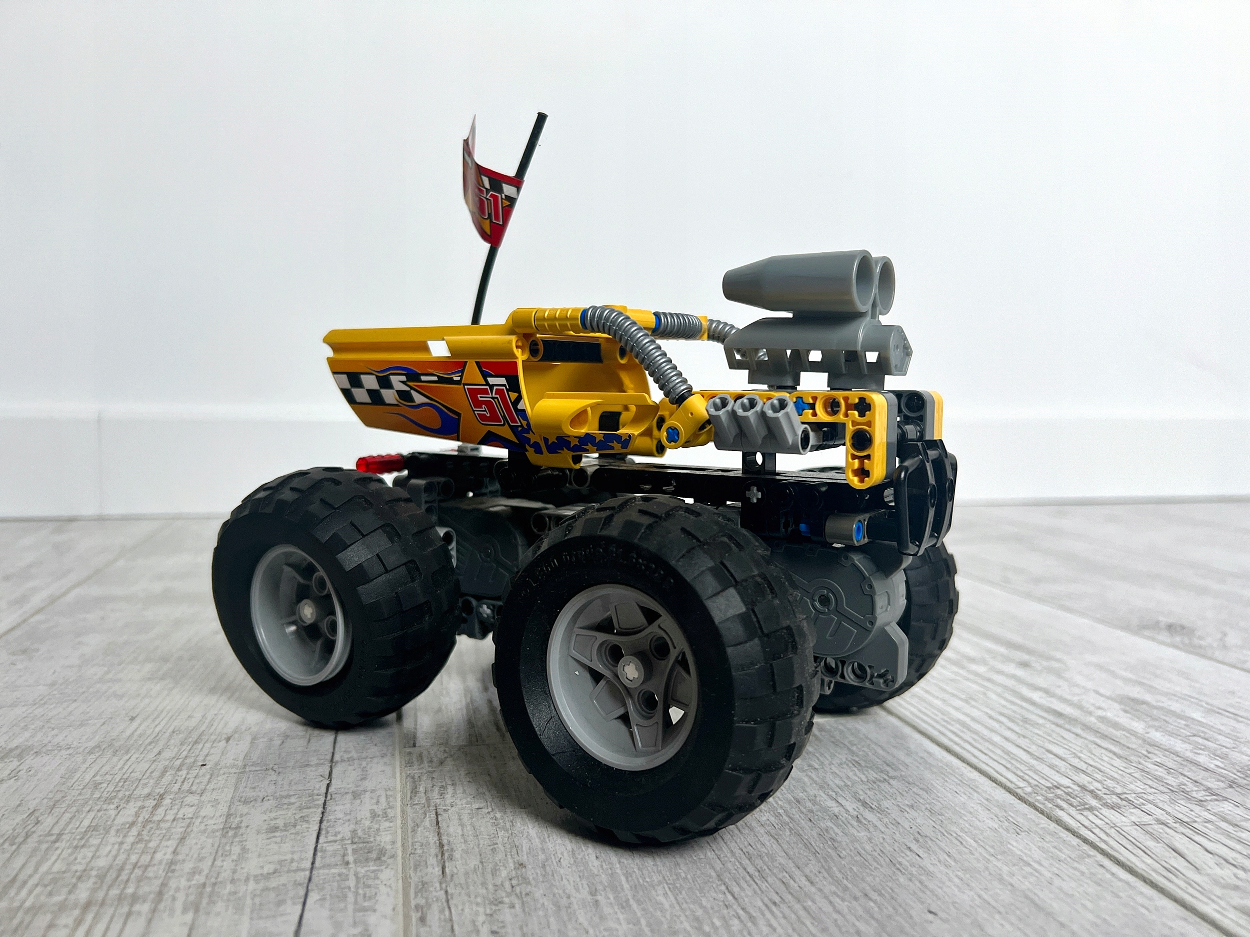 Zestaw klocków LEGO Racers 8651 - Jumping Giant Wiek dziecka 8 lat +