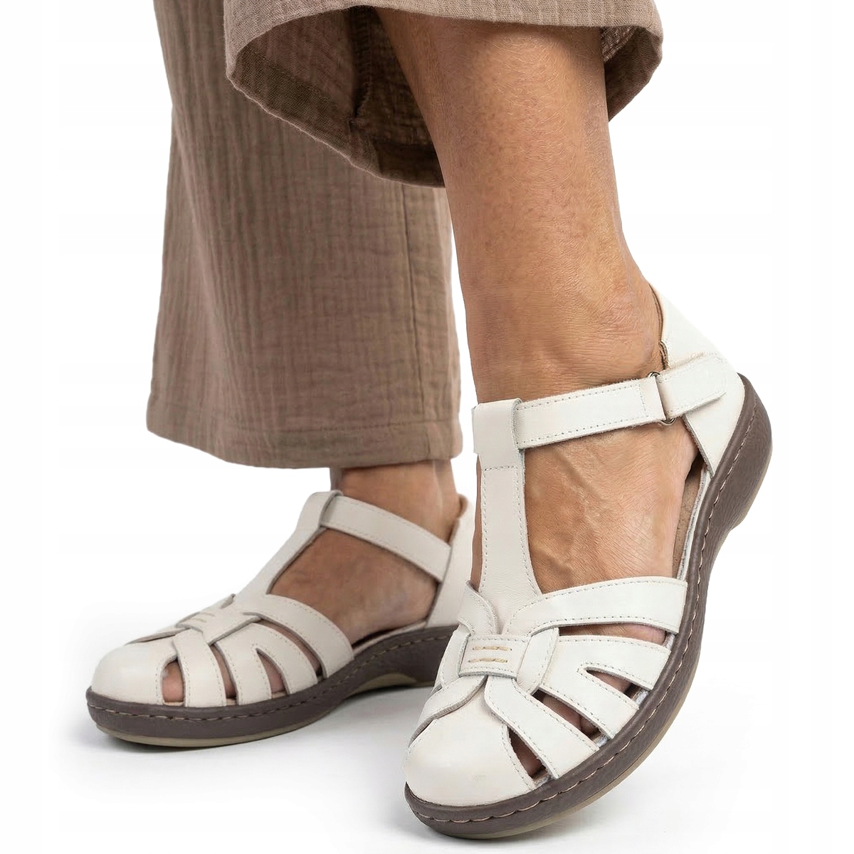 Dámské kožené sandály bílé ecru na suchý zip elastické, měkké Wojtyłko 39