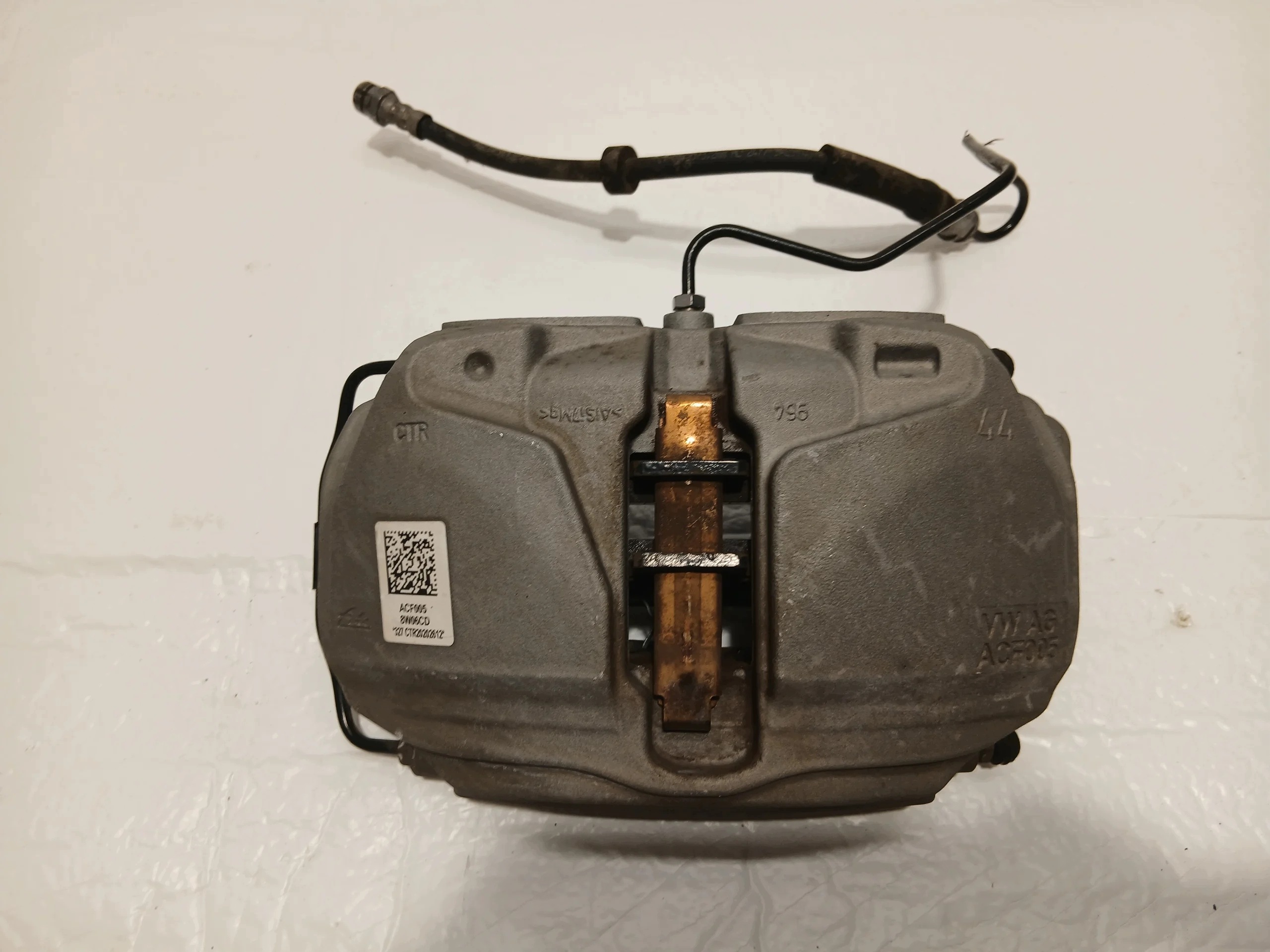 AUDI A4 B9 LIFT caliper brakes right front 8W06CD