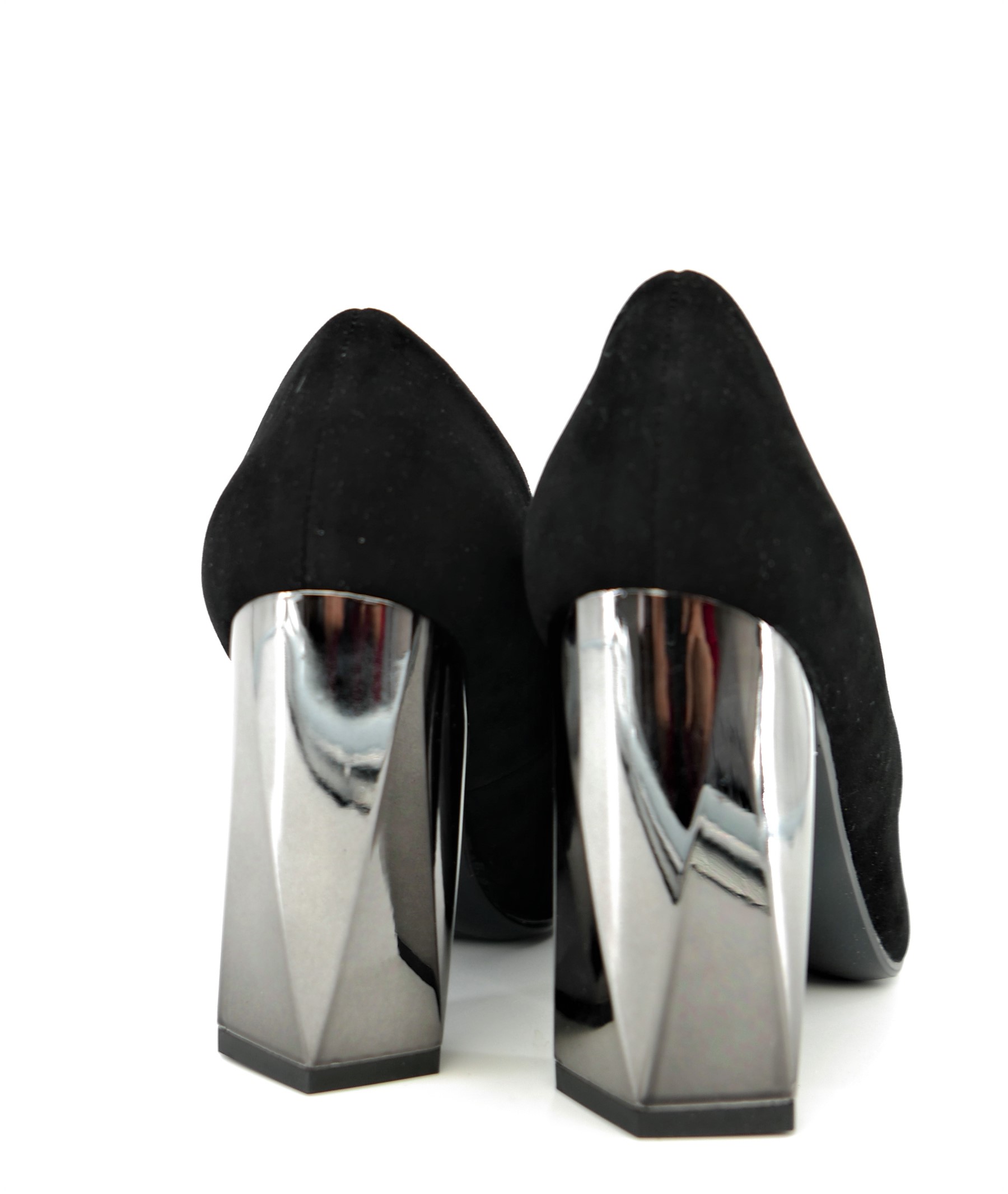 AGA BUT POLSKIE CZÓŁENKA CZARNE ZAMSZOWE R39 Długość wkładki 25.5 cm