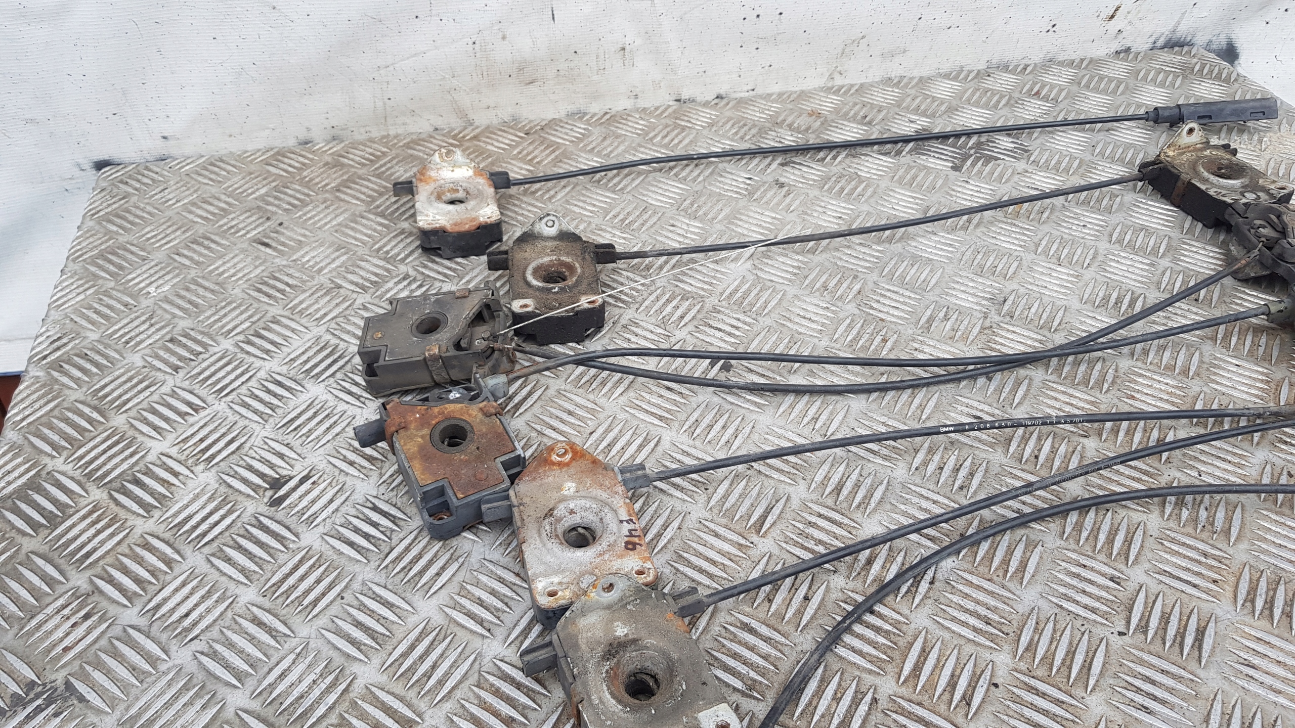 BMW 3 E46 lock ZAMKI bonnets rope left + right komplet