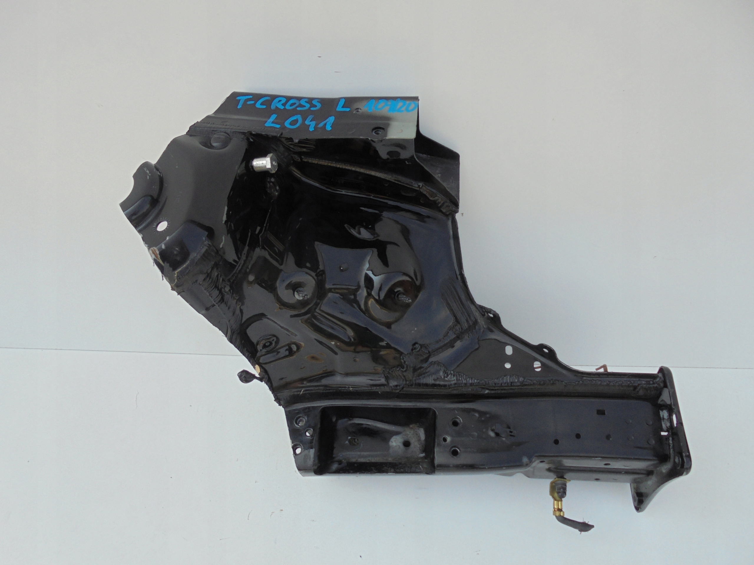 T-CROSS ЛОНЖЕРОН ЛЕВА ЧЕТВЕРТЬ ПЕРЕДНЯЯ L041