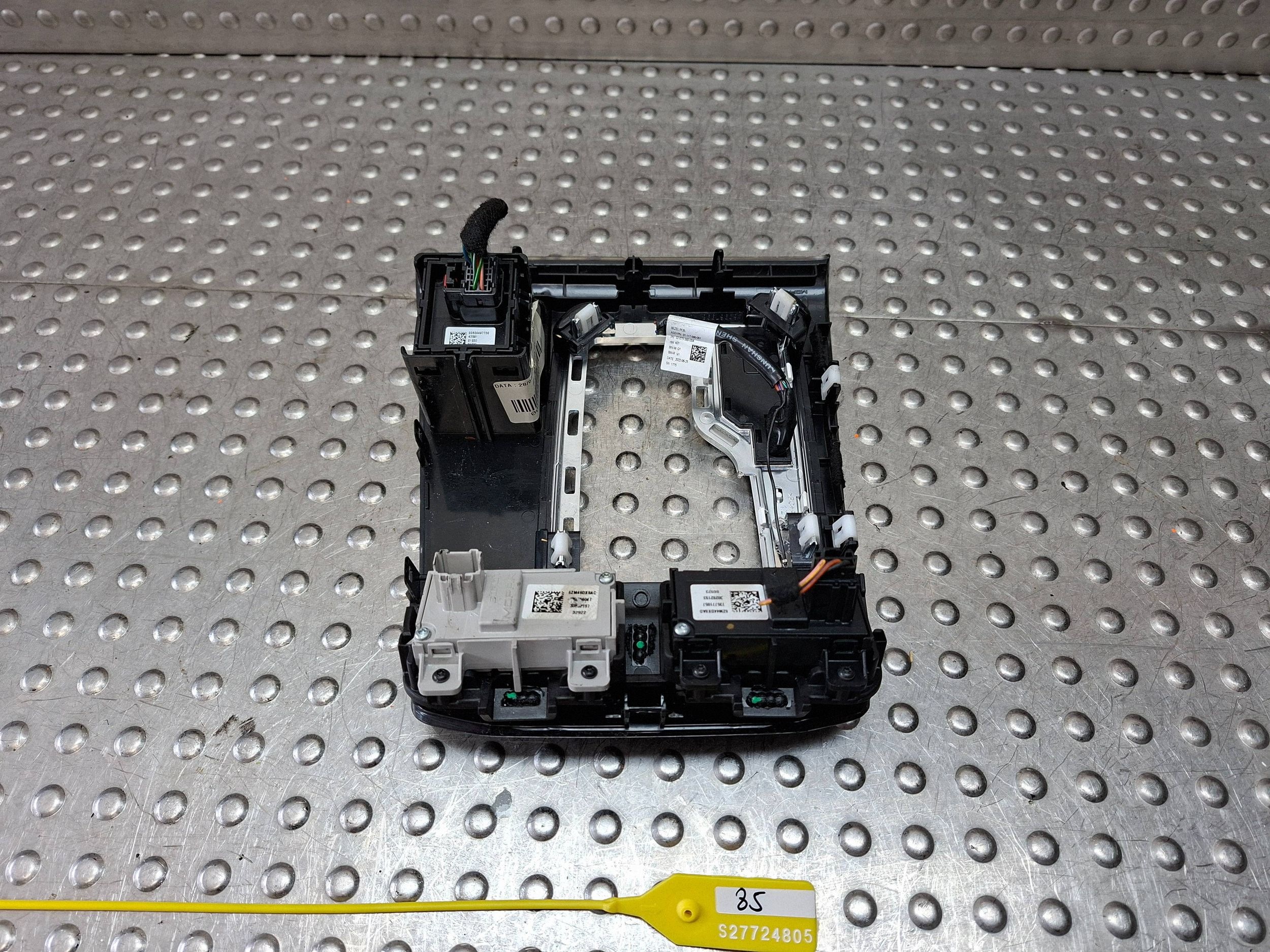 PANEL mitte Bremse Hand JEEP COMPASS II LIFT 20- 60997998