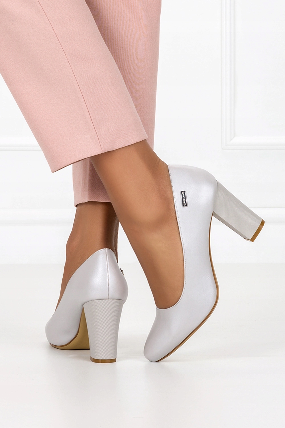 CZÓŁENKA DAMSKIE NA OZDOBNYM OBCASIE SŁUPKU PERŁOWE SKÓRZANA WKŁADKA r 40 Marka Sergio Leone