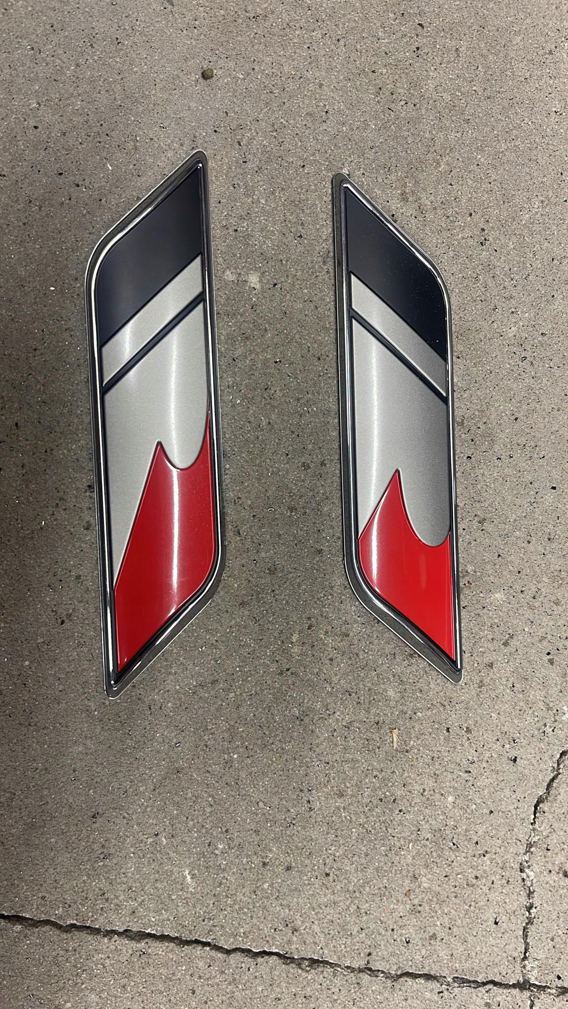 Ford Mustang 2018+ 18+ emblemat znaczek błotnik ROUSH