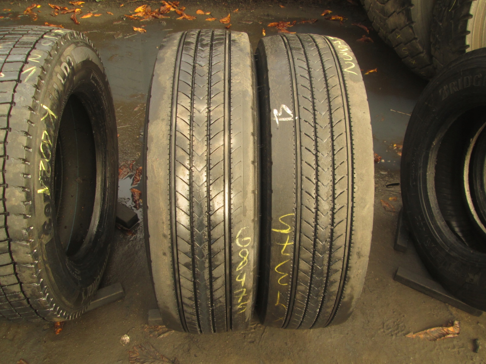 215 / 75r17.5 Bridgestone r227 шини передня пара