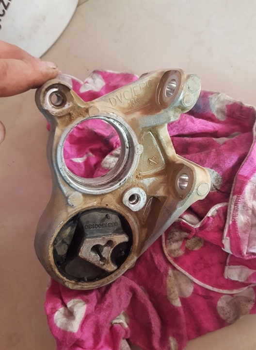 81090780 - Citroen BERLINGO опора полуоси