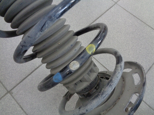 поворотный кулак, цапфа правая CITROEN C4 CACTUS 1.2 2015 год