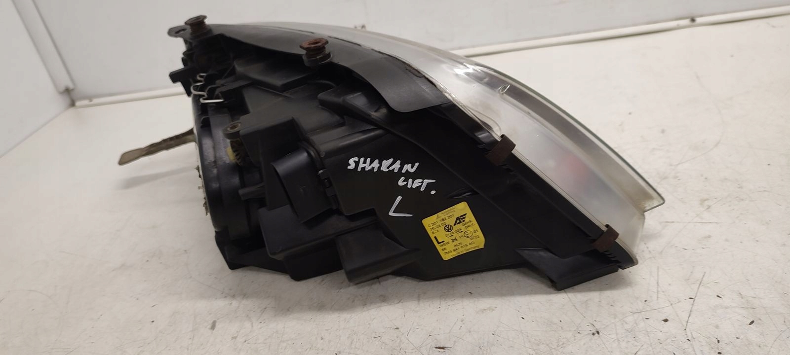 light front front left VW Sharan and LIFT