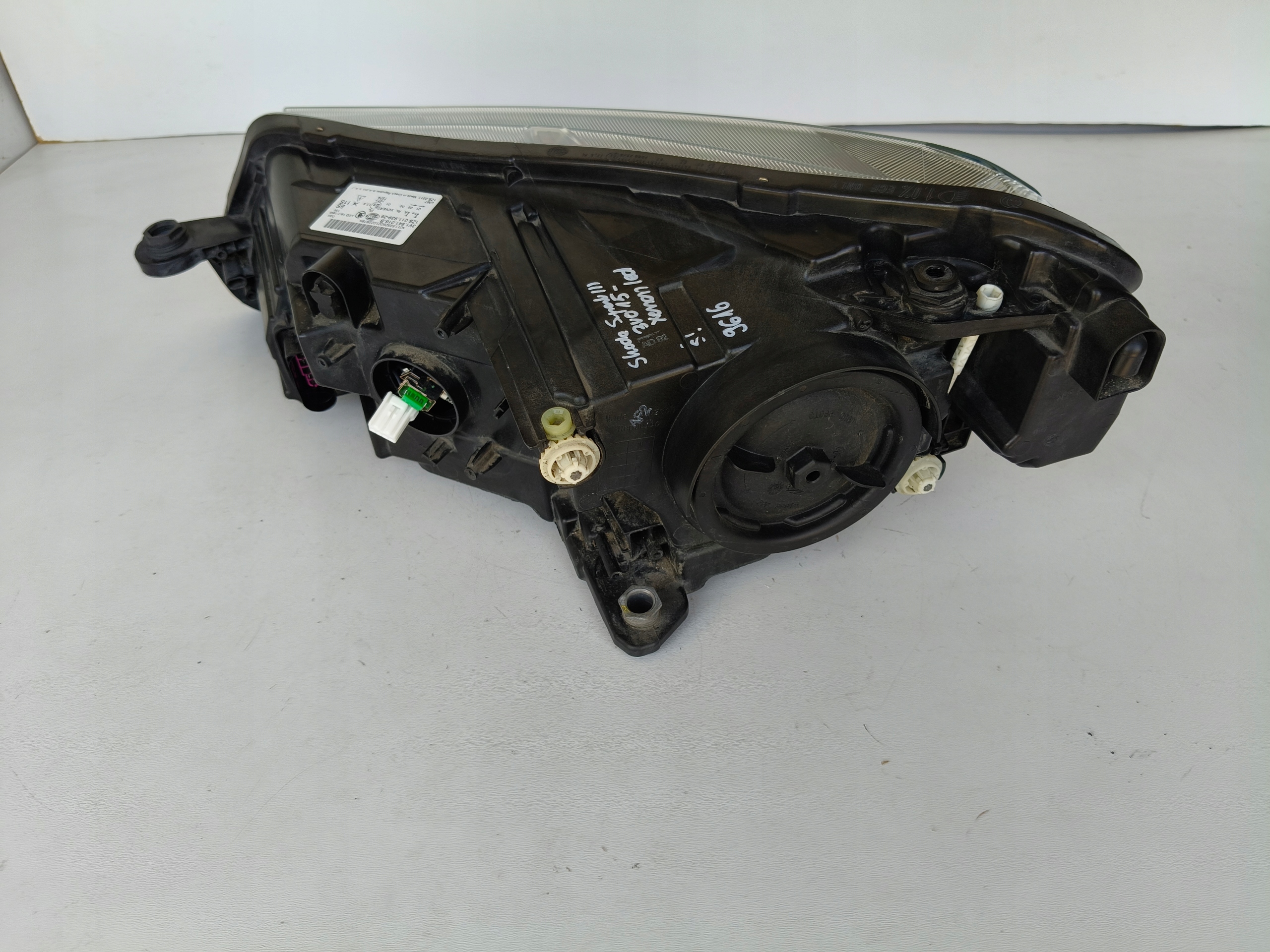 light right REFLEKTOR SKODA SUPERB III 3 3V 3V0 15- XENON LED
