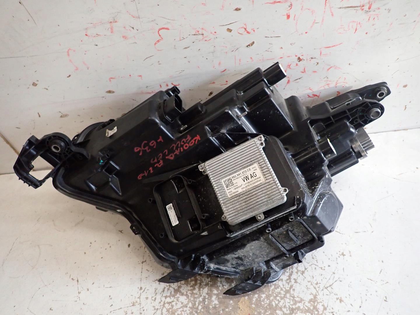 light front front right SKODA KODIAQ LIFT 2021- 566941036