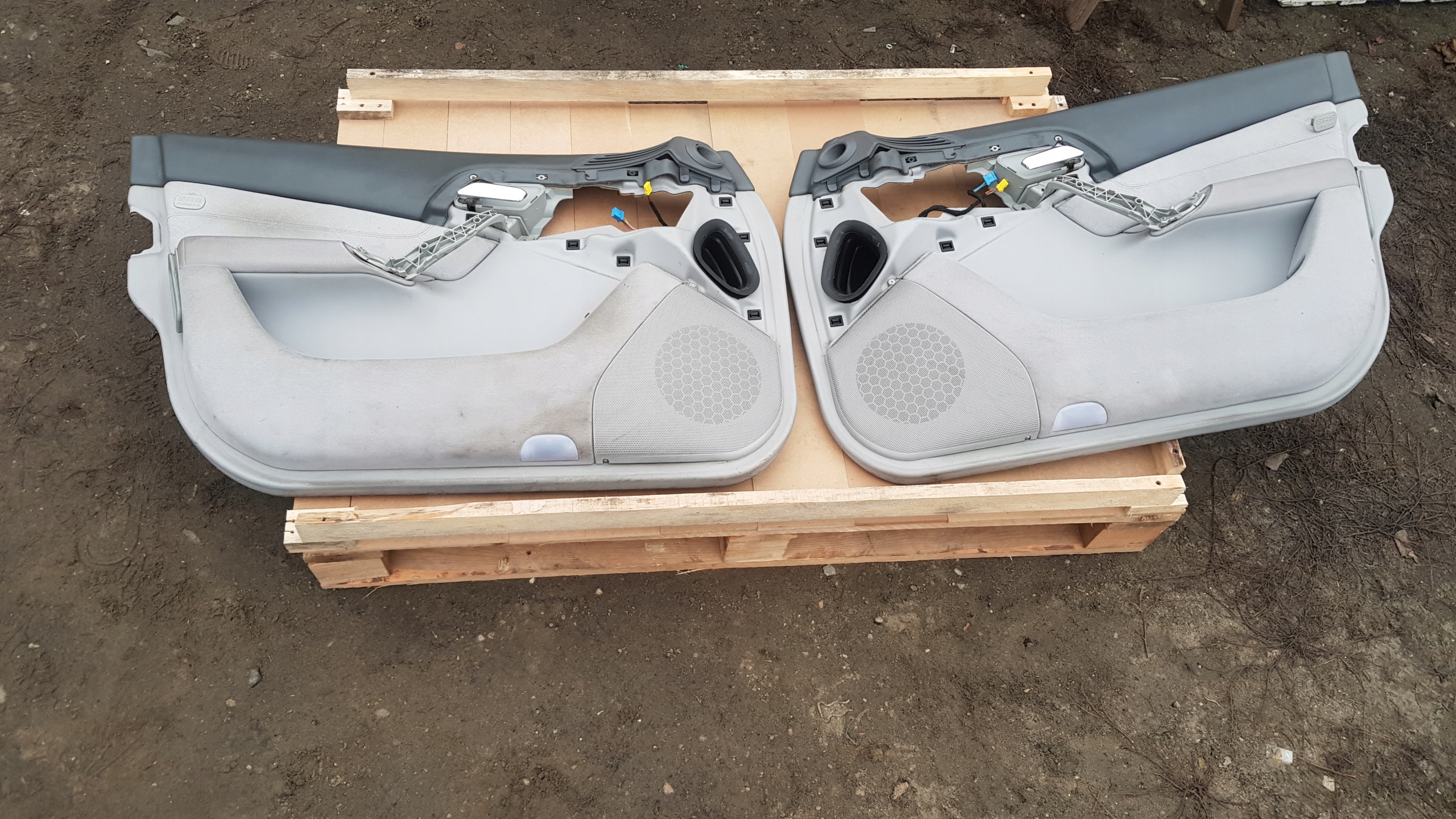 MERCEDES W220 upholstery right front side JASNY MATERIAL