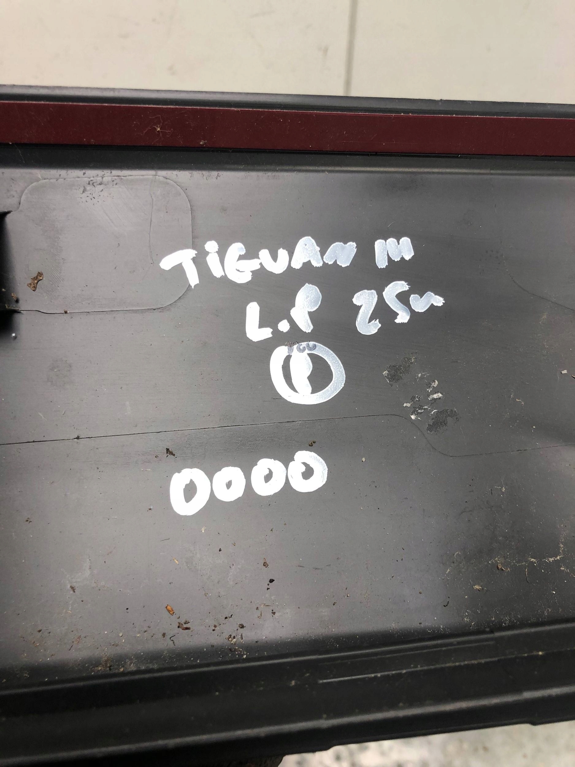moulding door left front VW TIGUAN III 571854939C