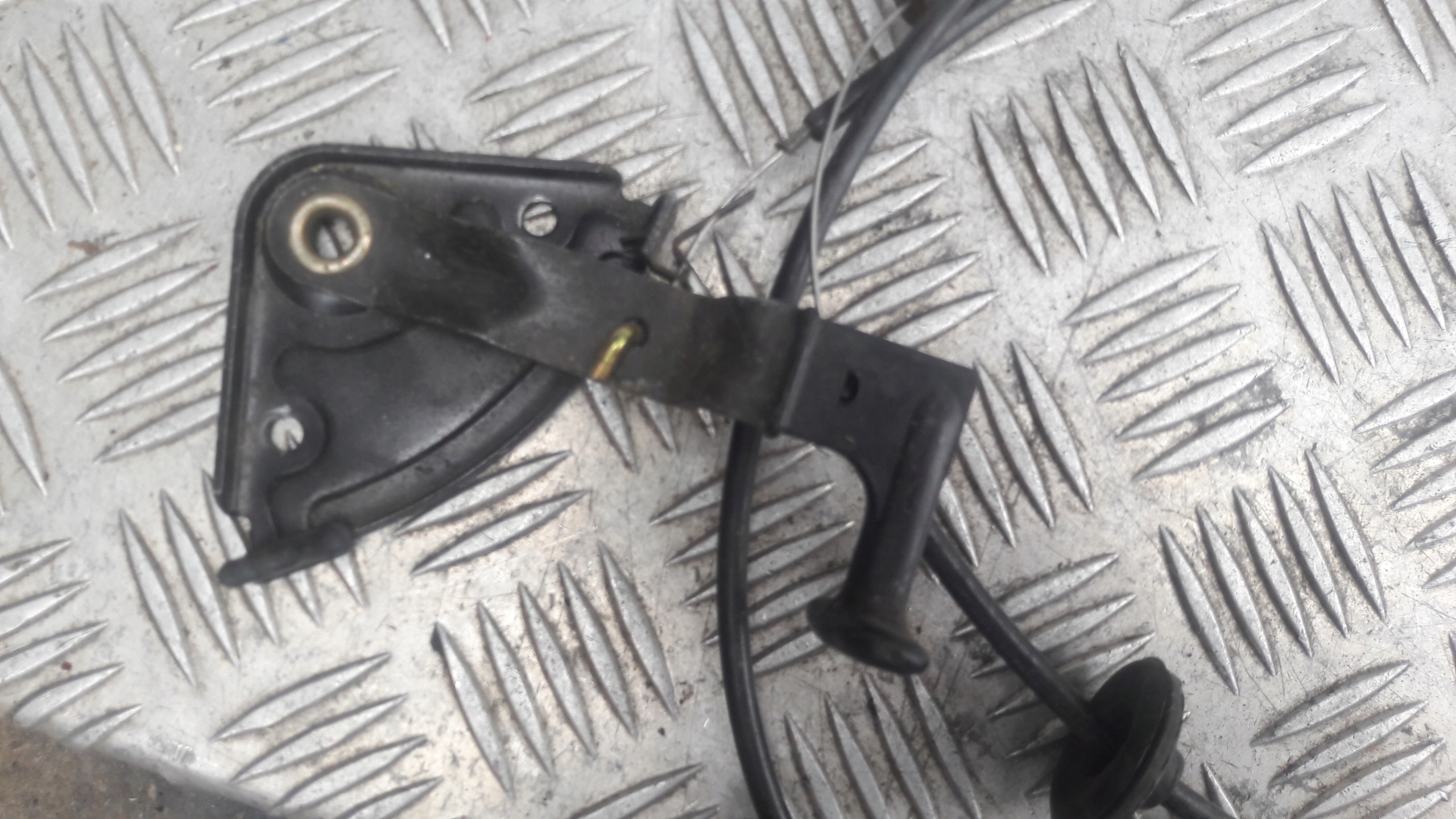 AUDI A4 B5 kabel RYGIEL haube