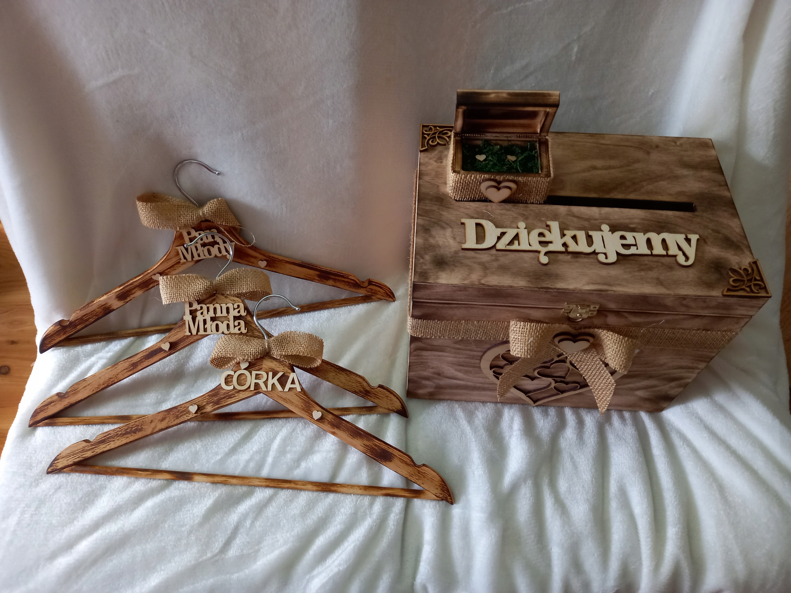 Skrzynka na koperty+ obrączki +wieszaki+ córka