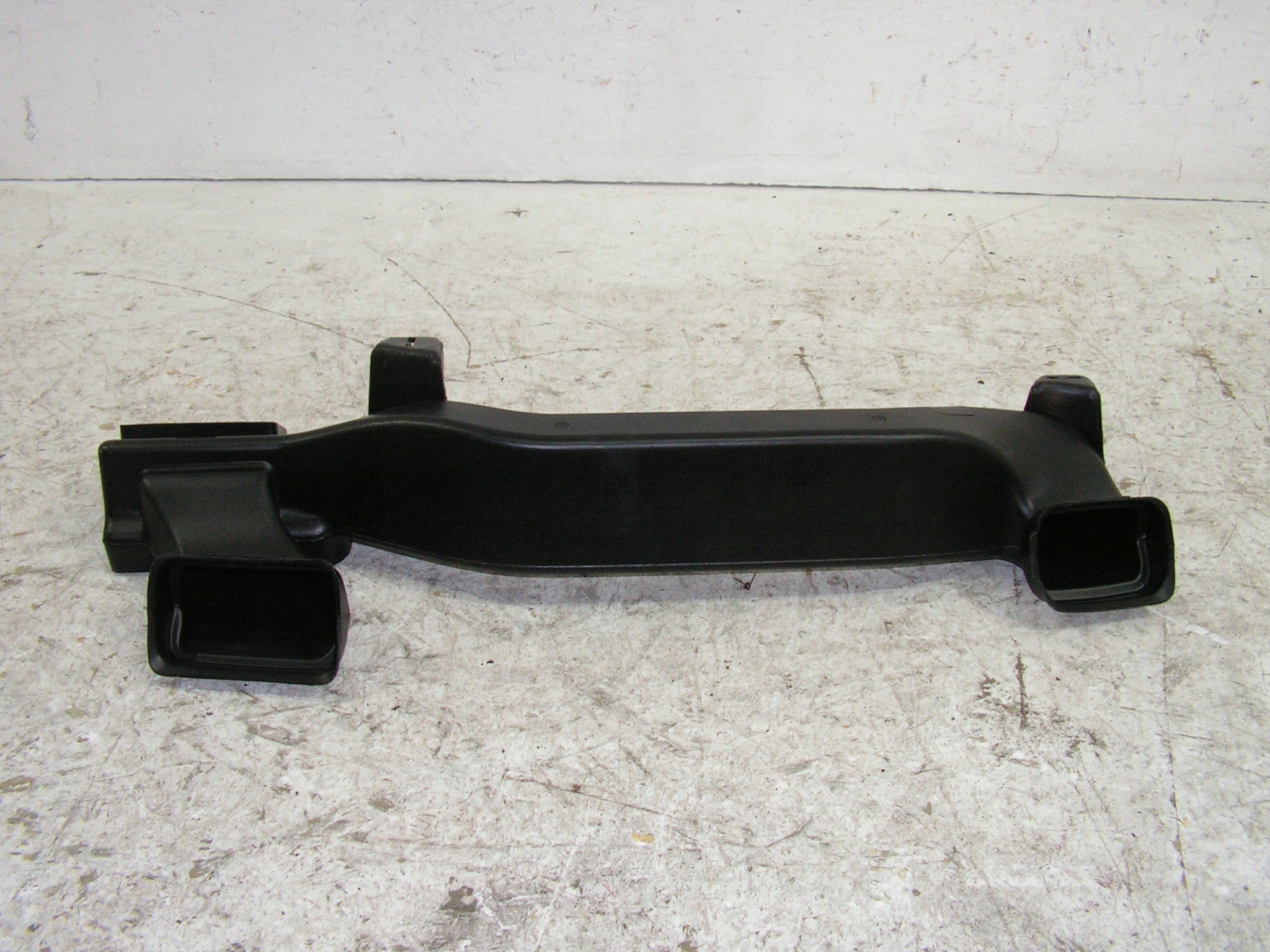 BMW 2 F45 intake drain air right 9290792
