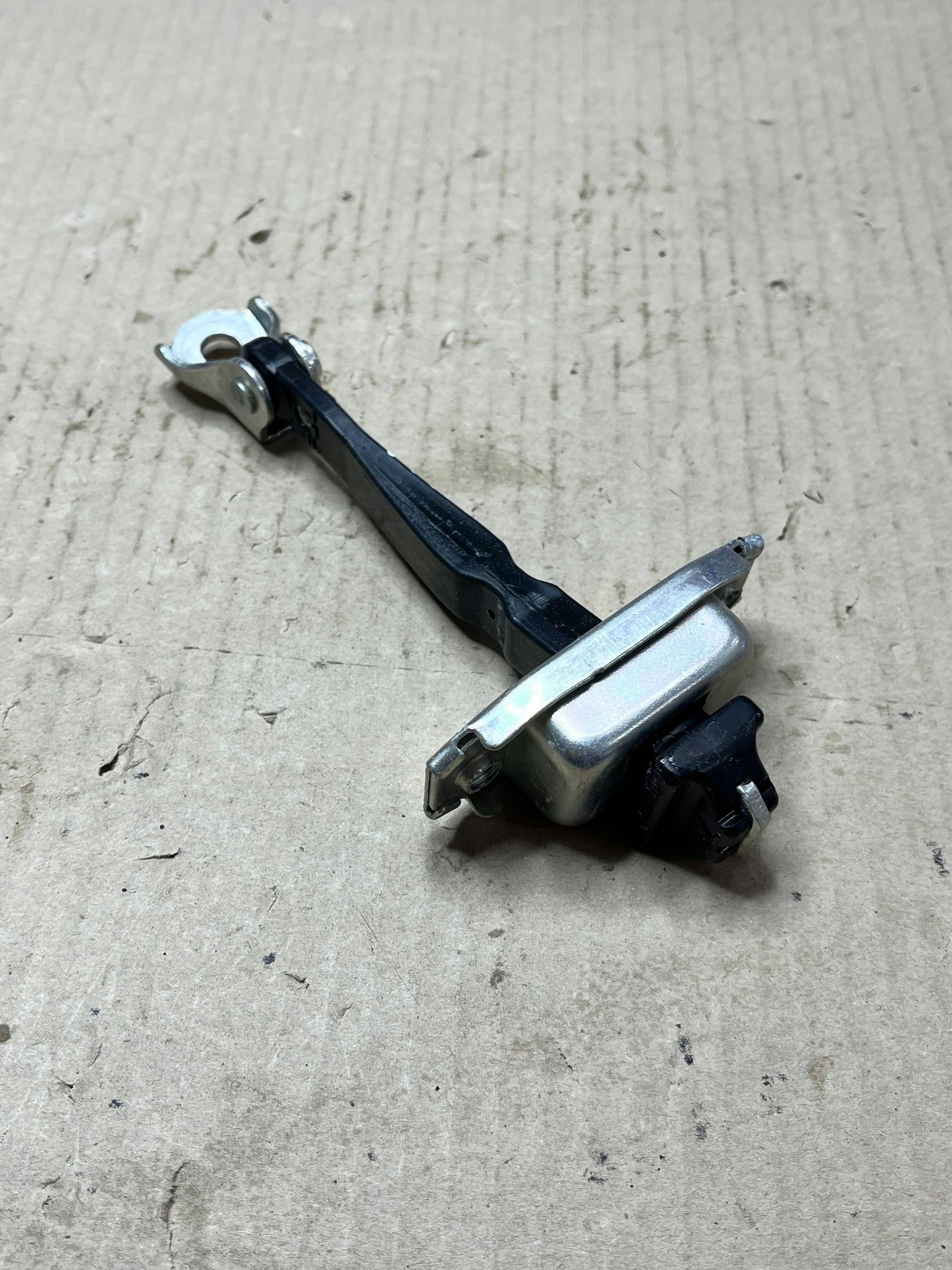 limiter door tylnych Mitsubishi ASX 5702A239