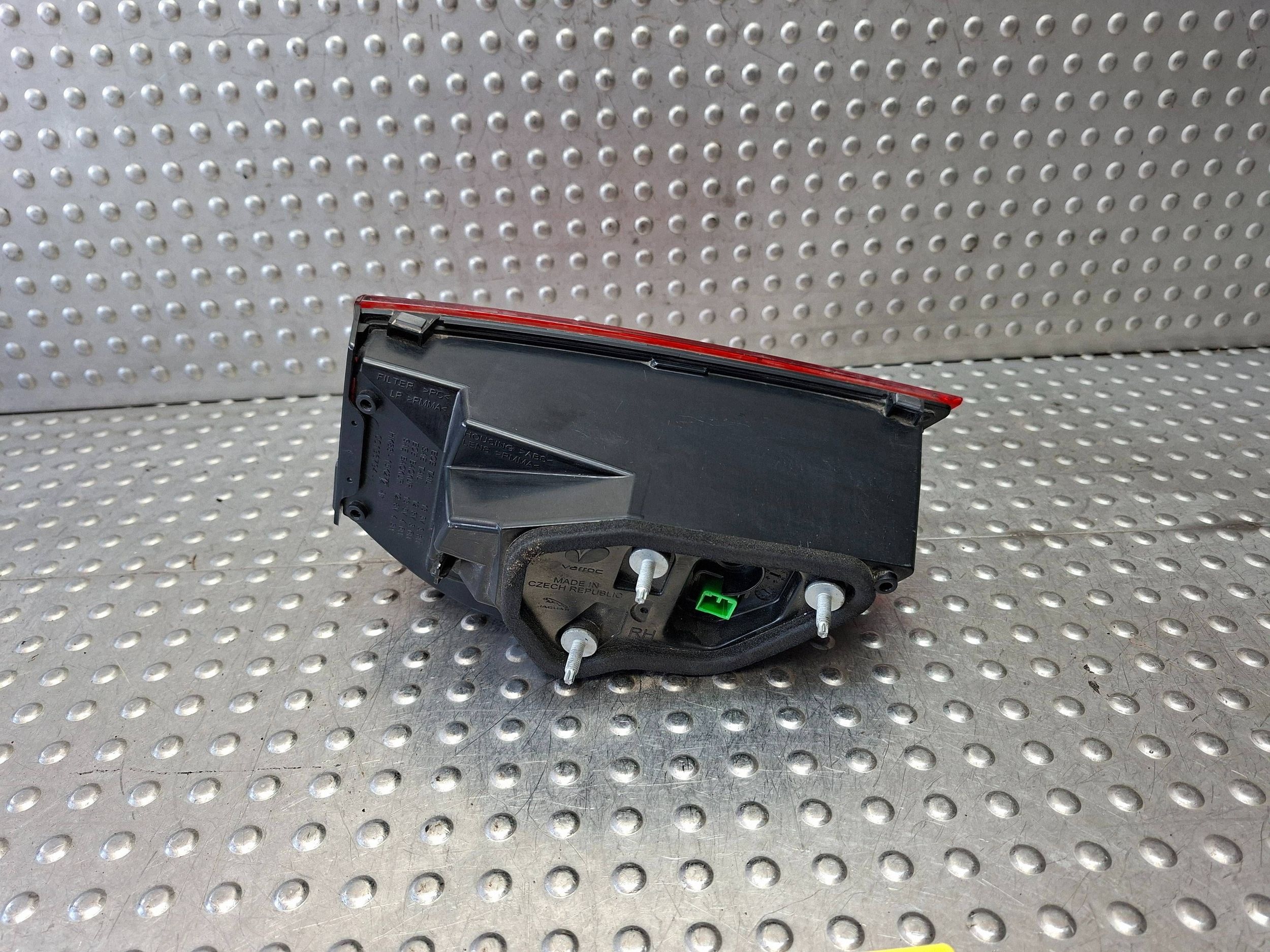 light rear part to the bonnet right JAGUAR F-PACE X761 16- EU
