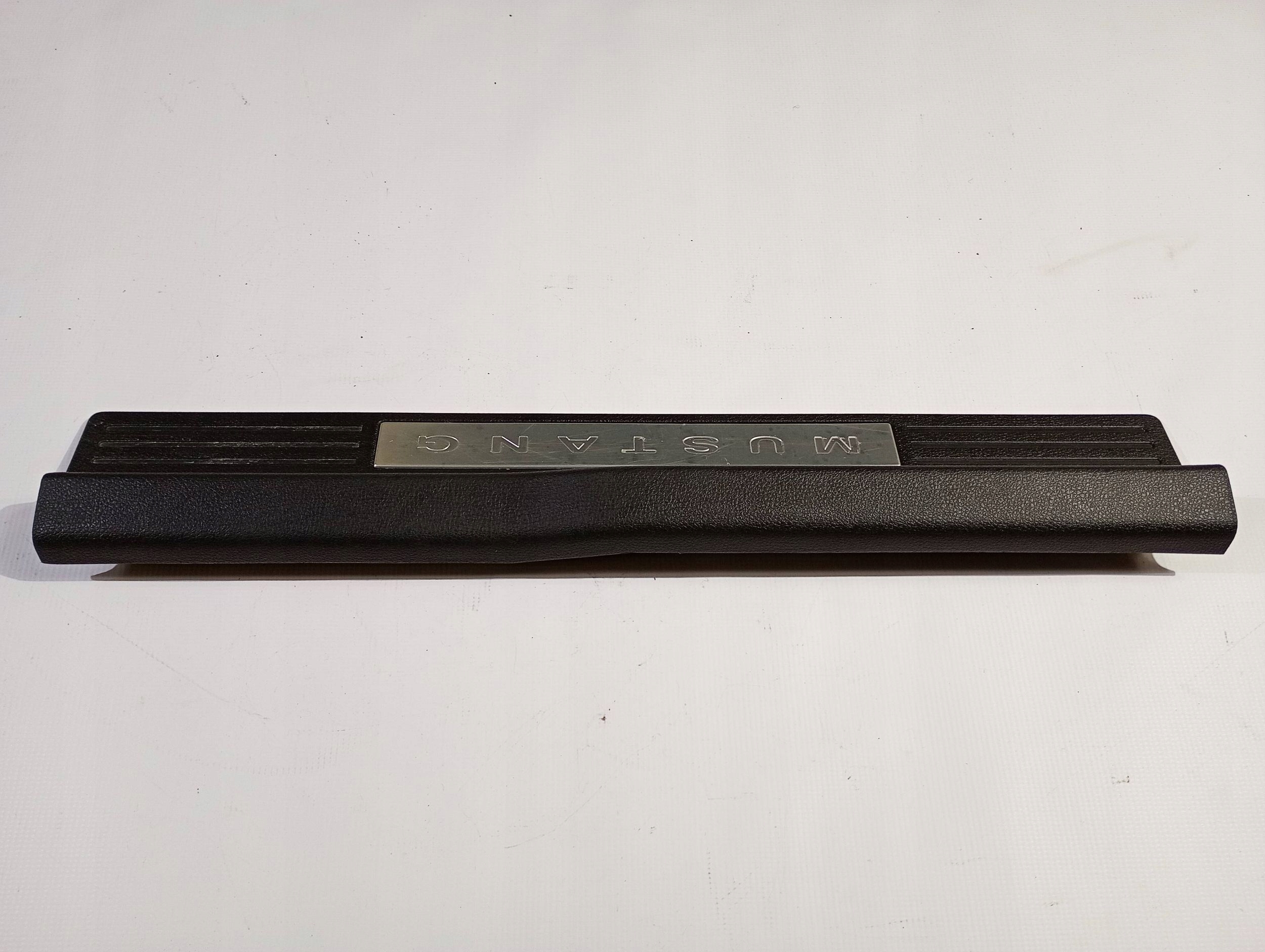 cover moulding of the threshold inner right side Ford Mustang V 2005-2009