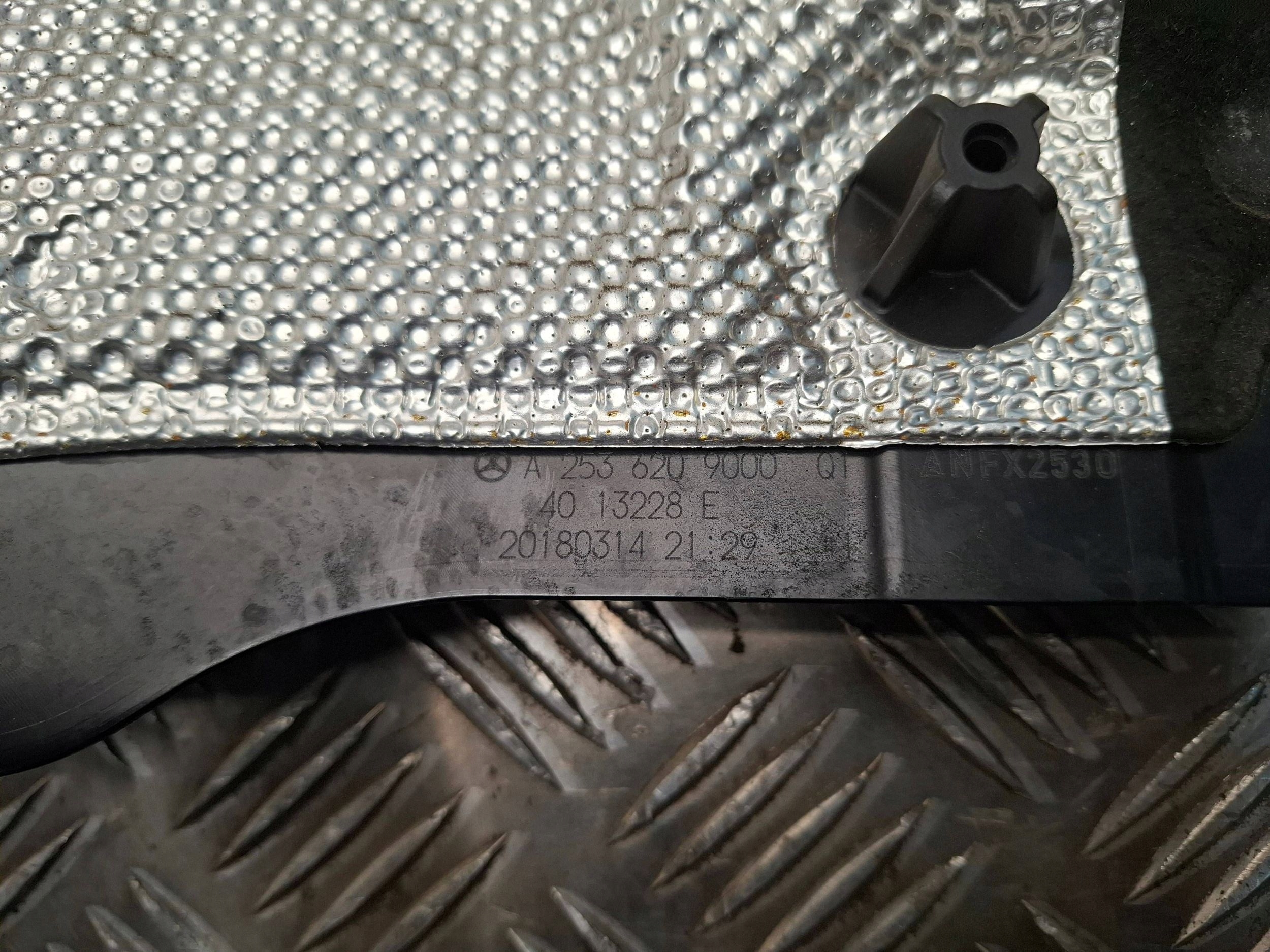 Blende Abdeckung wärmblech A2536209000 MERCEDES W213 GLC W253