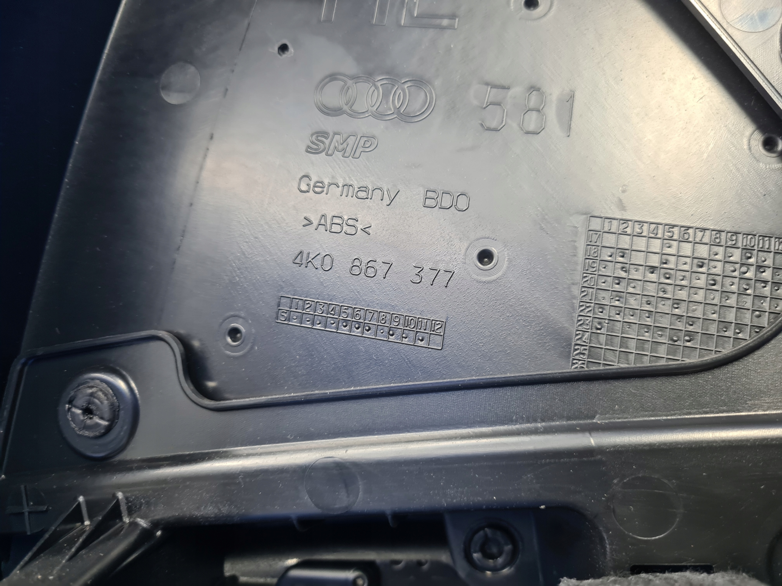 Audi A6 C8 дверные карты & левый зад 4K0867305E