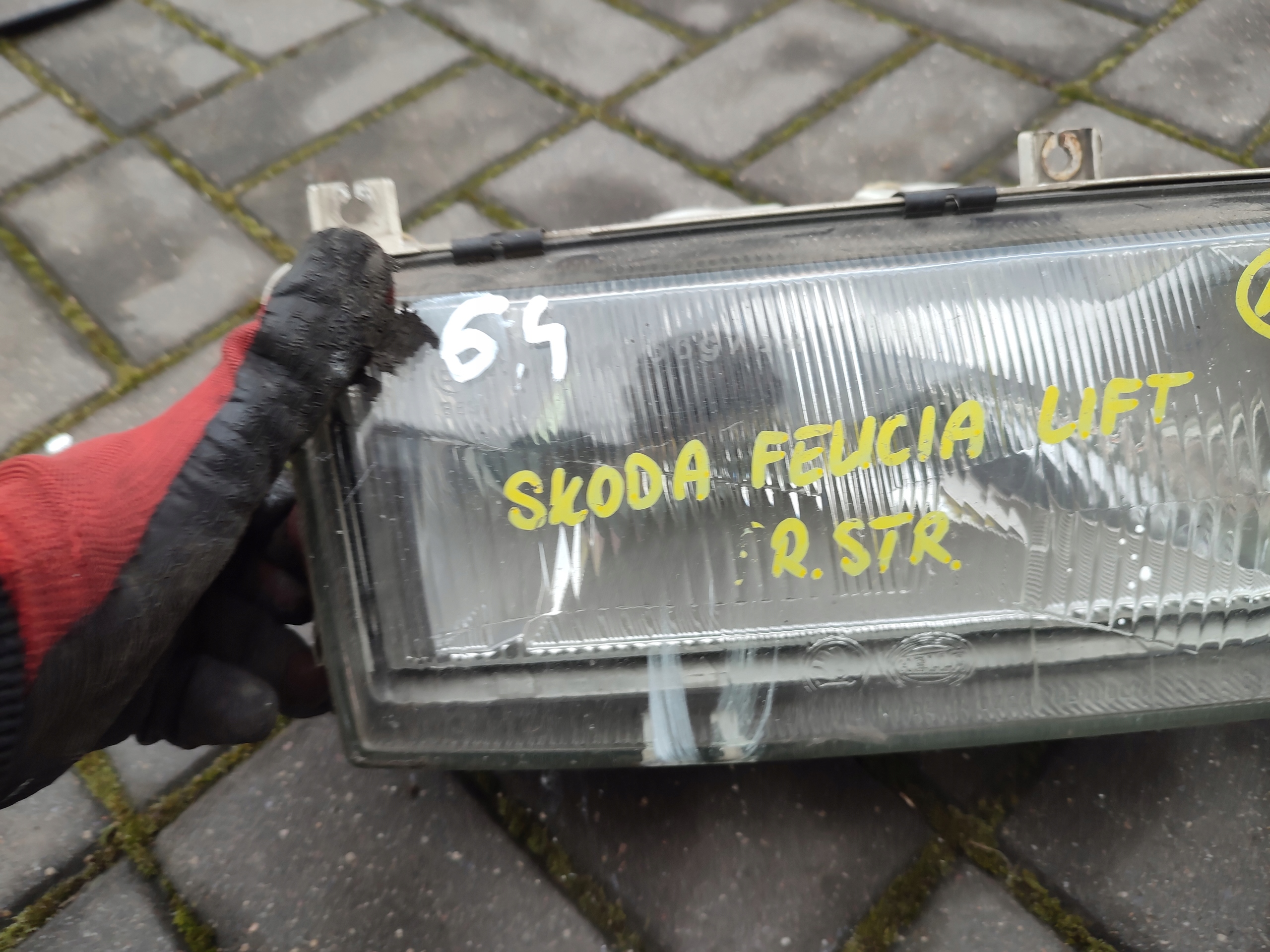 light front right Skoda Felicia and 246150-00