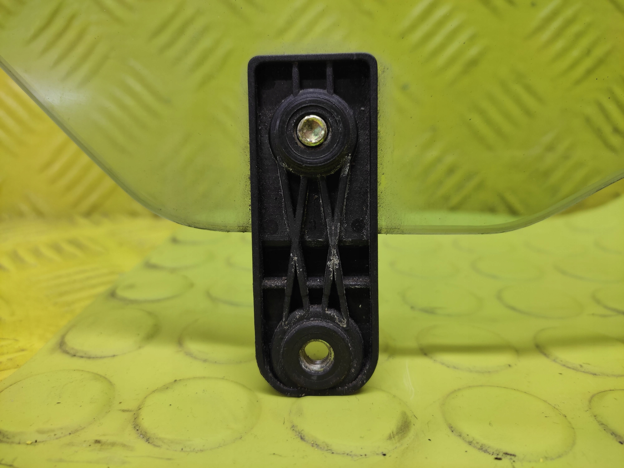 KIA OPIRUS window door right front