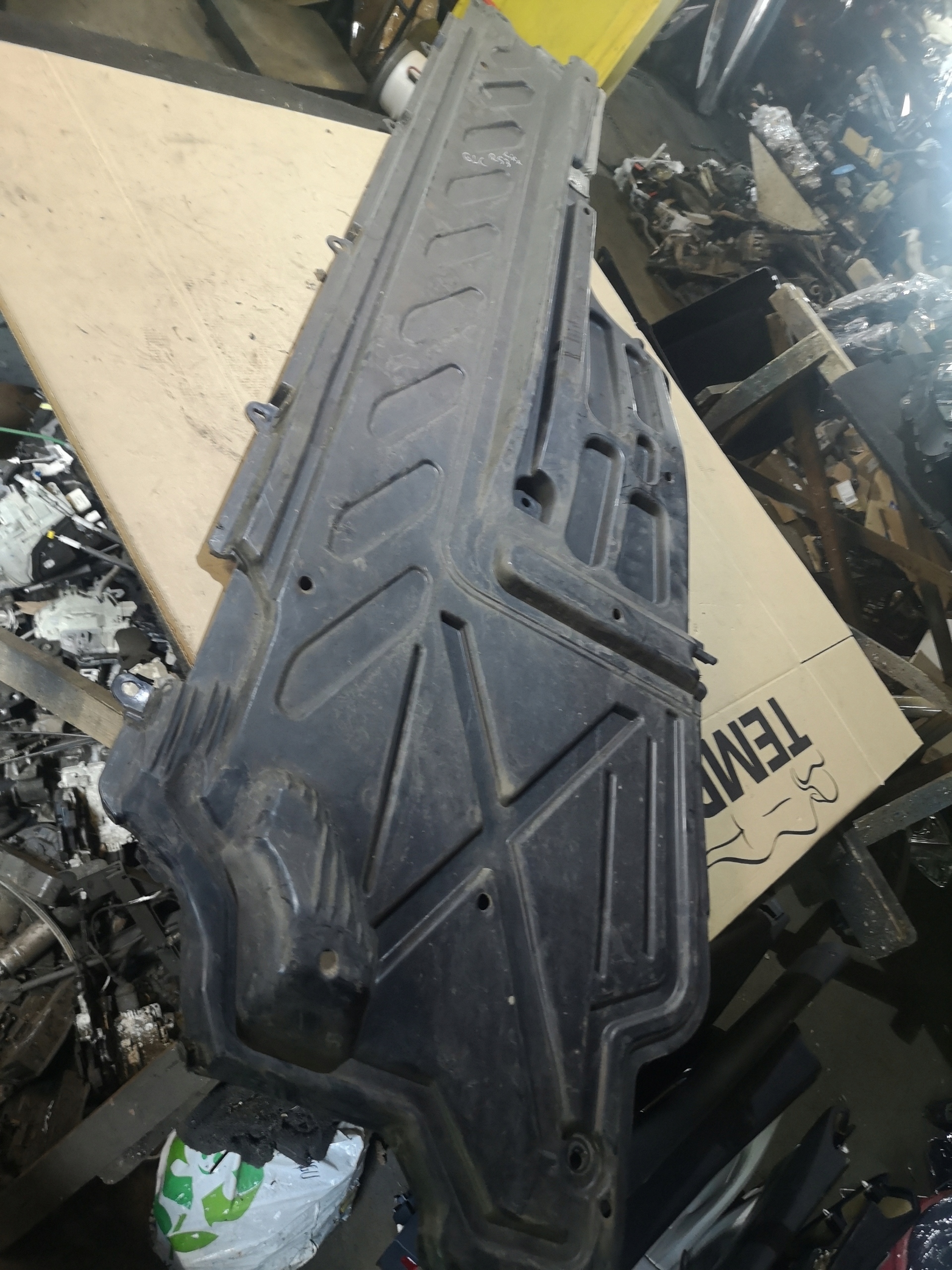 A253 680 - Кришка шасі A2536800407 MERCEDES GLC X253 W253