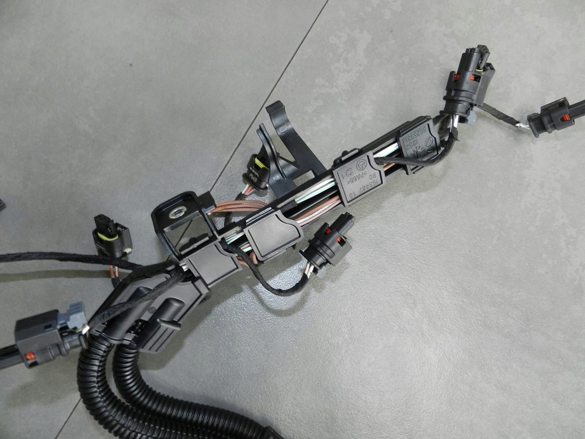 BMW 3 F30 F34 2.0i bundle WTRYSKIWACZY 8636065