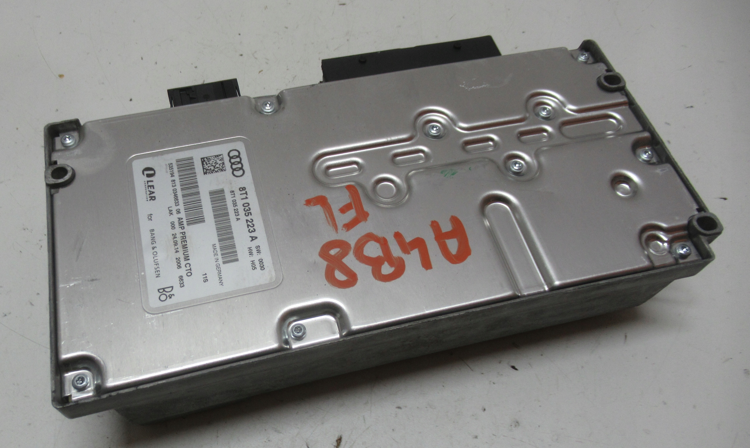 AUDI A4 B8 FL 14R amplifier bang OLUFSEN 8T1035223A