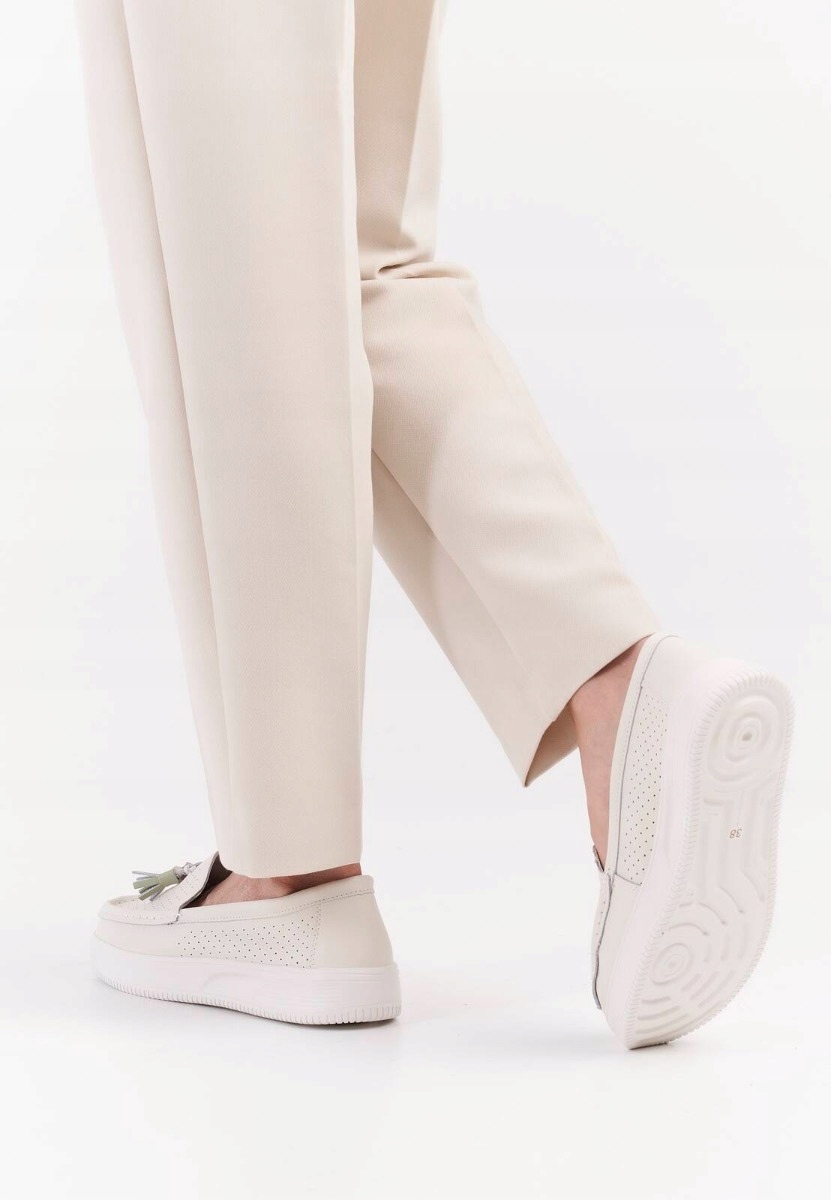 BEŻOWE JASNE MOKASYNY SKÓRZANE AŻUROWE PLATFORMY CHWOSTY POLSKIE 40 Płeć kobieta