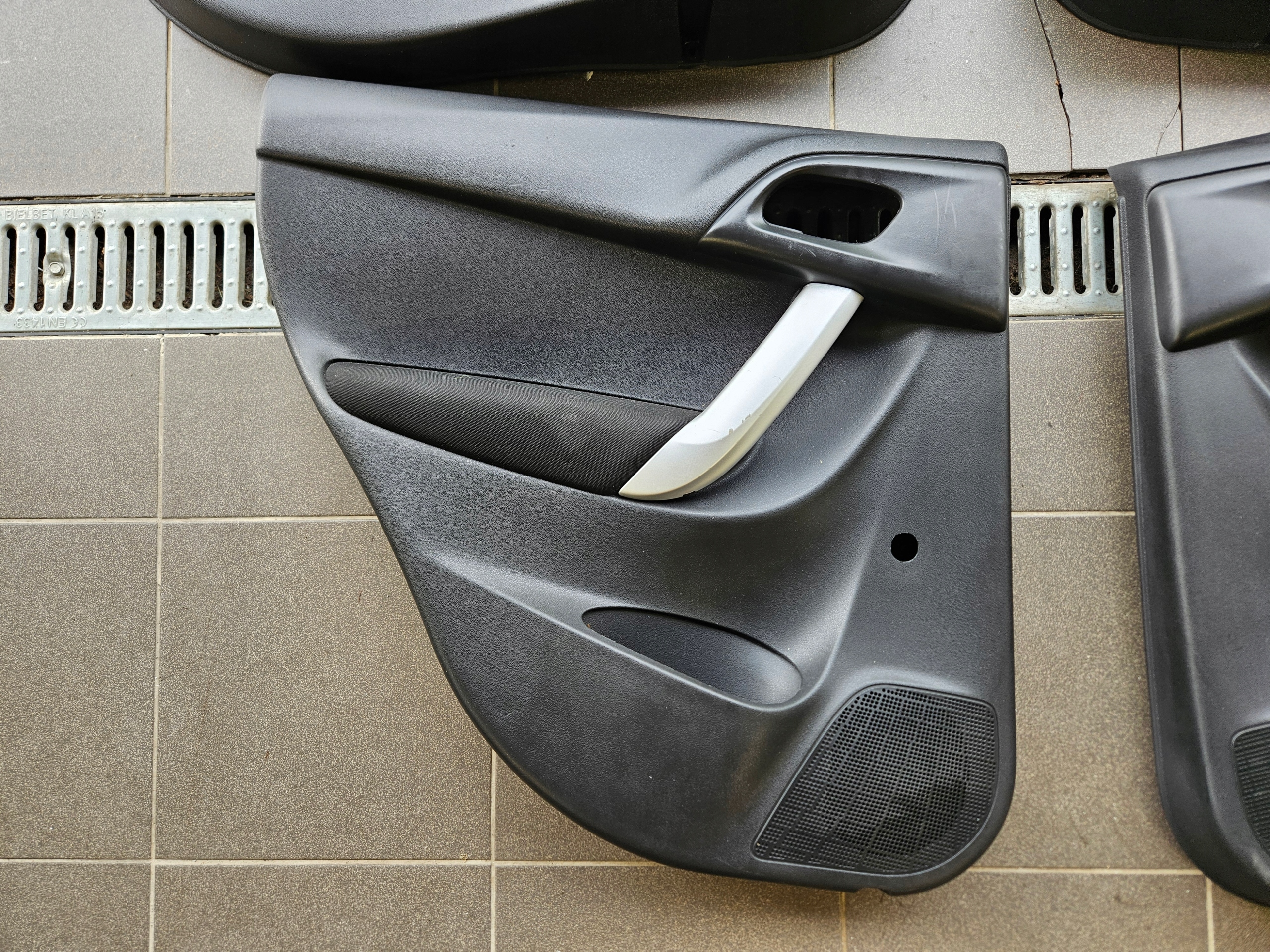 upholstery side for door CITROEN C3 II 2010