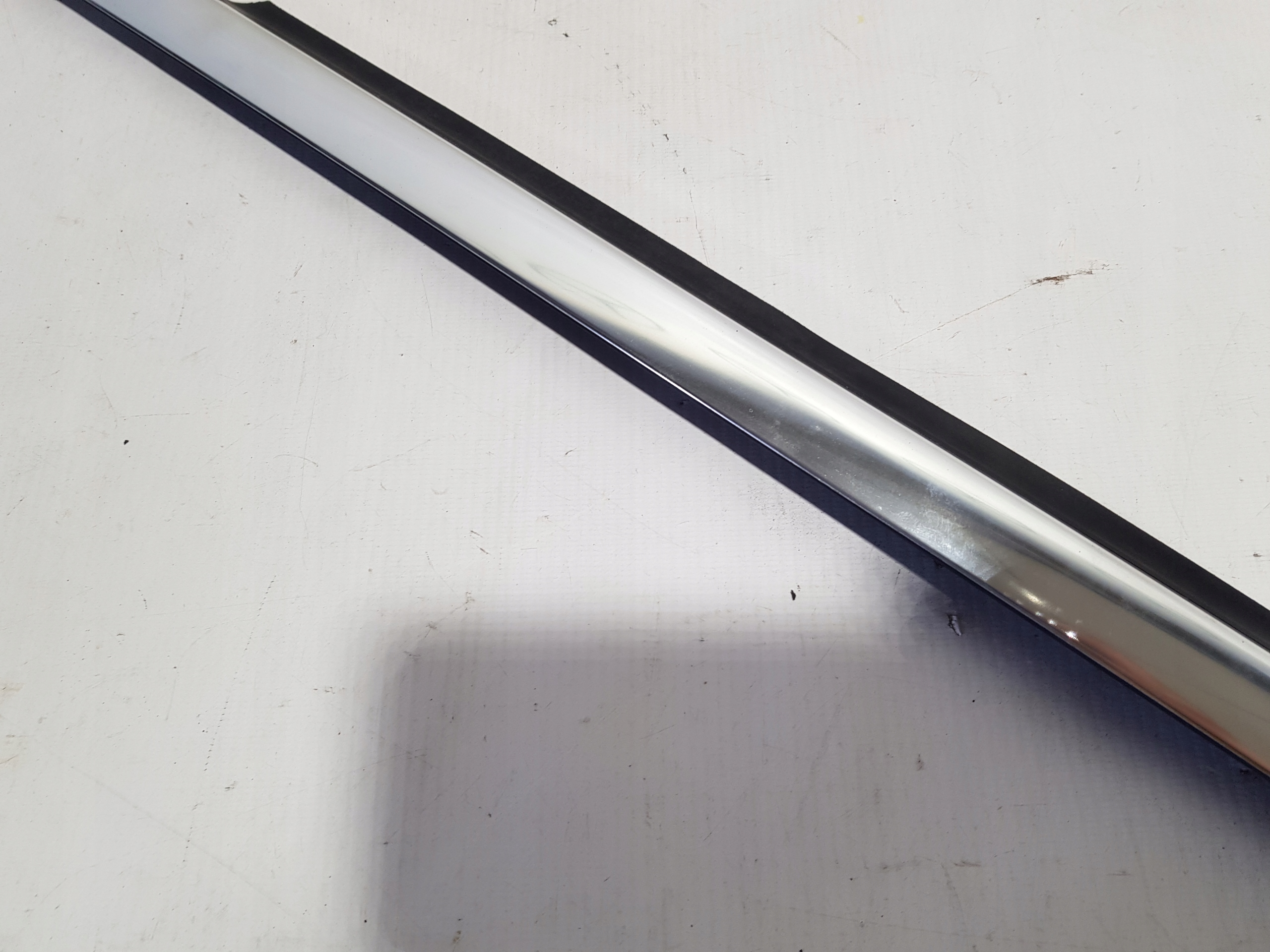 moulding door left rear part dust CHROM MERCEDES W251