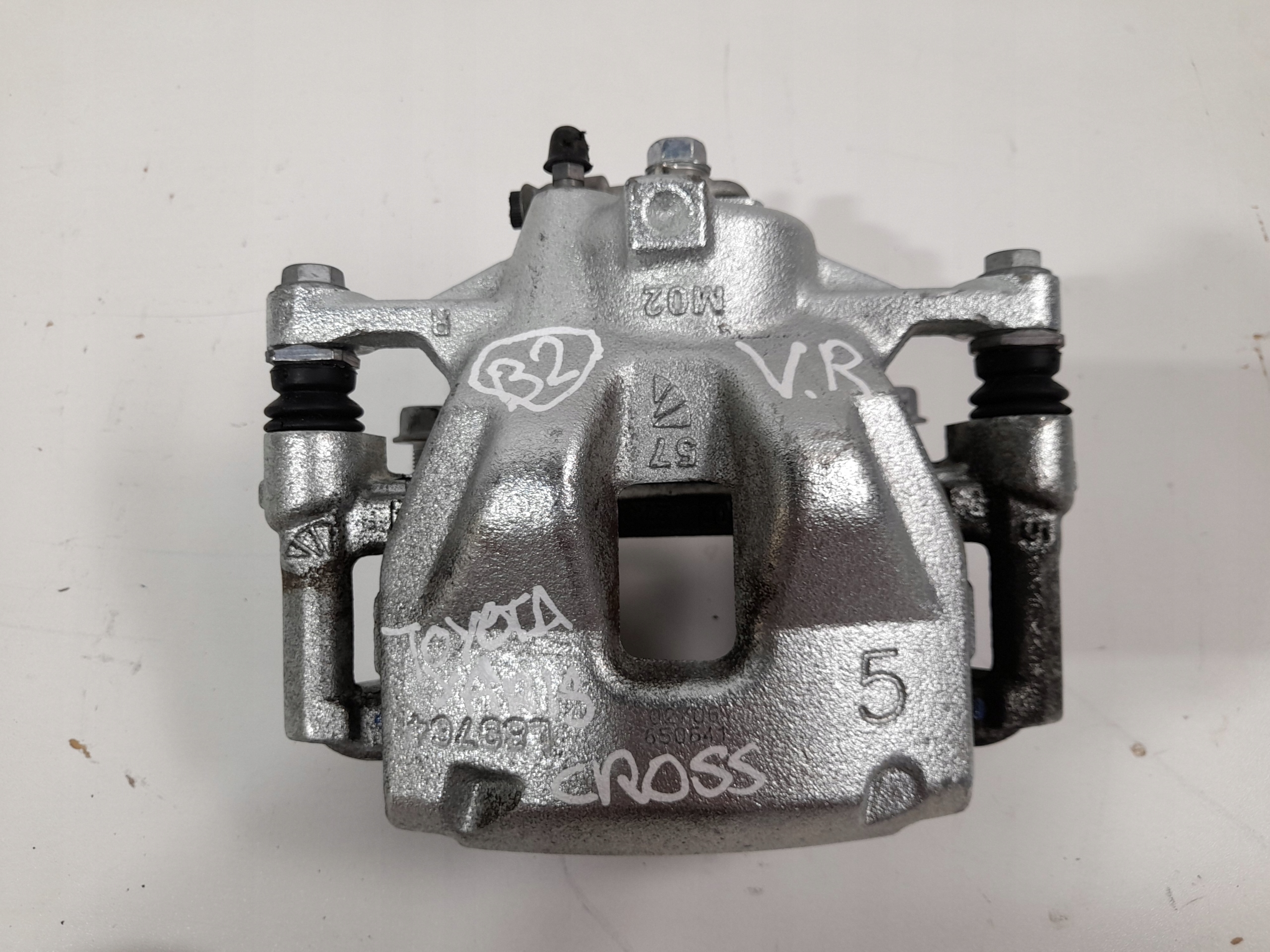 TOYOTA YARIS CROSS caliper front right L89764 (B2)
