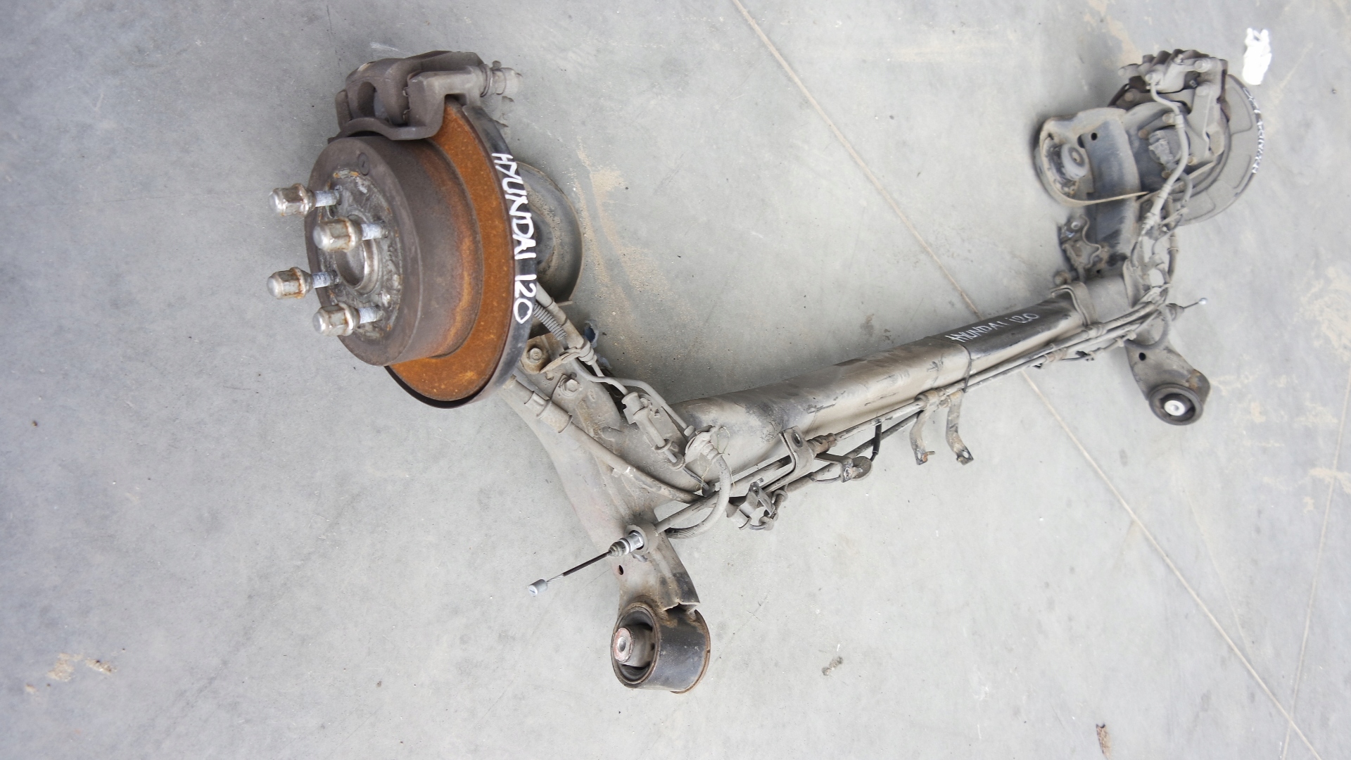 BELKA ZAWIESZENIE TYLNE TYŁ HYUNDAI I20 I 3D Numer katalogowy części 84123NJF9JFSD