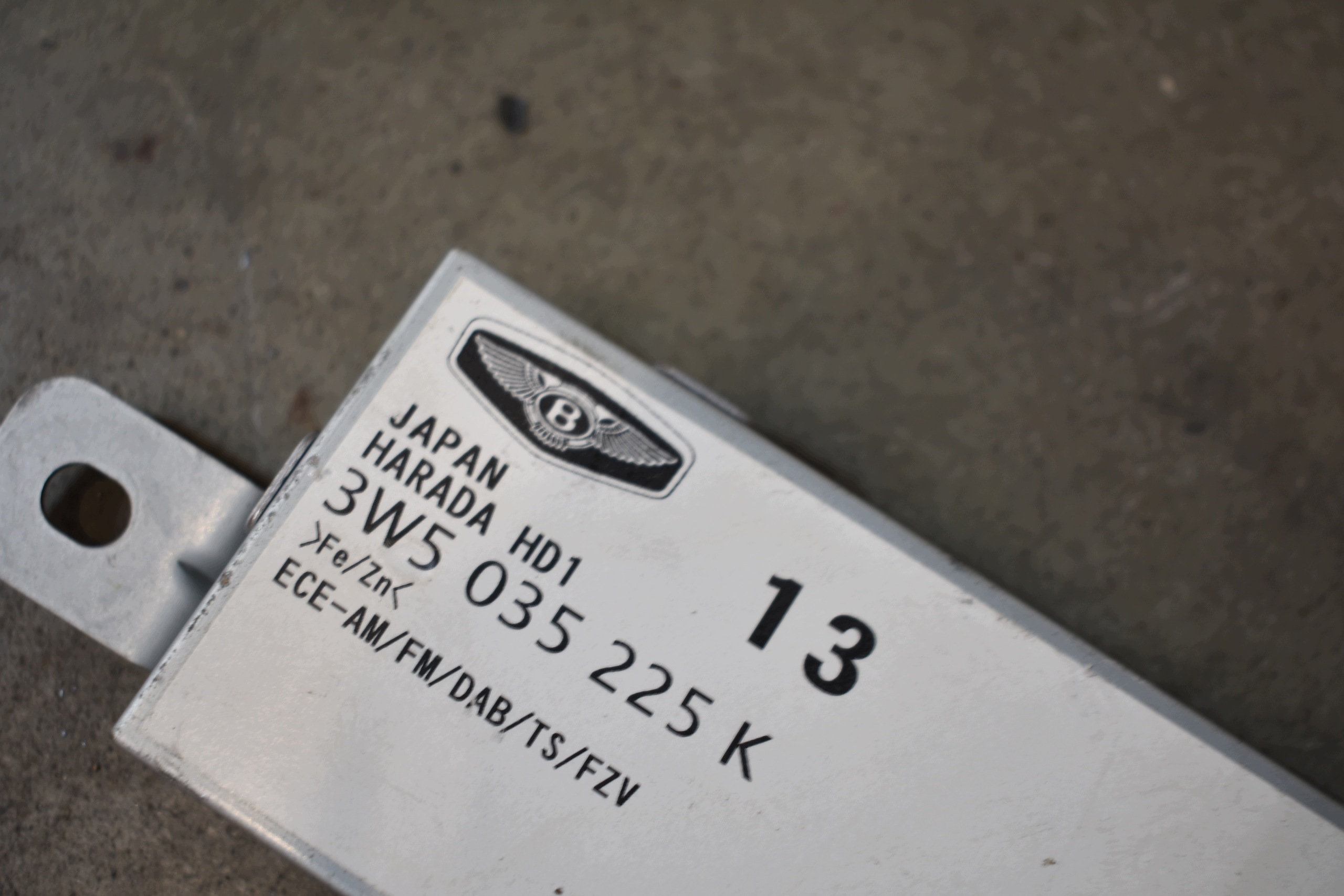 IDEALNA ANTENA BENTLEY FLYING SPUR 1