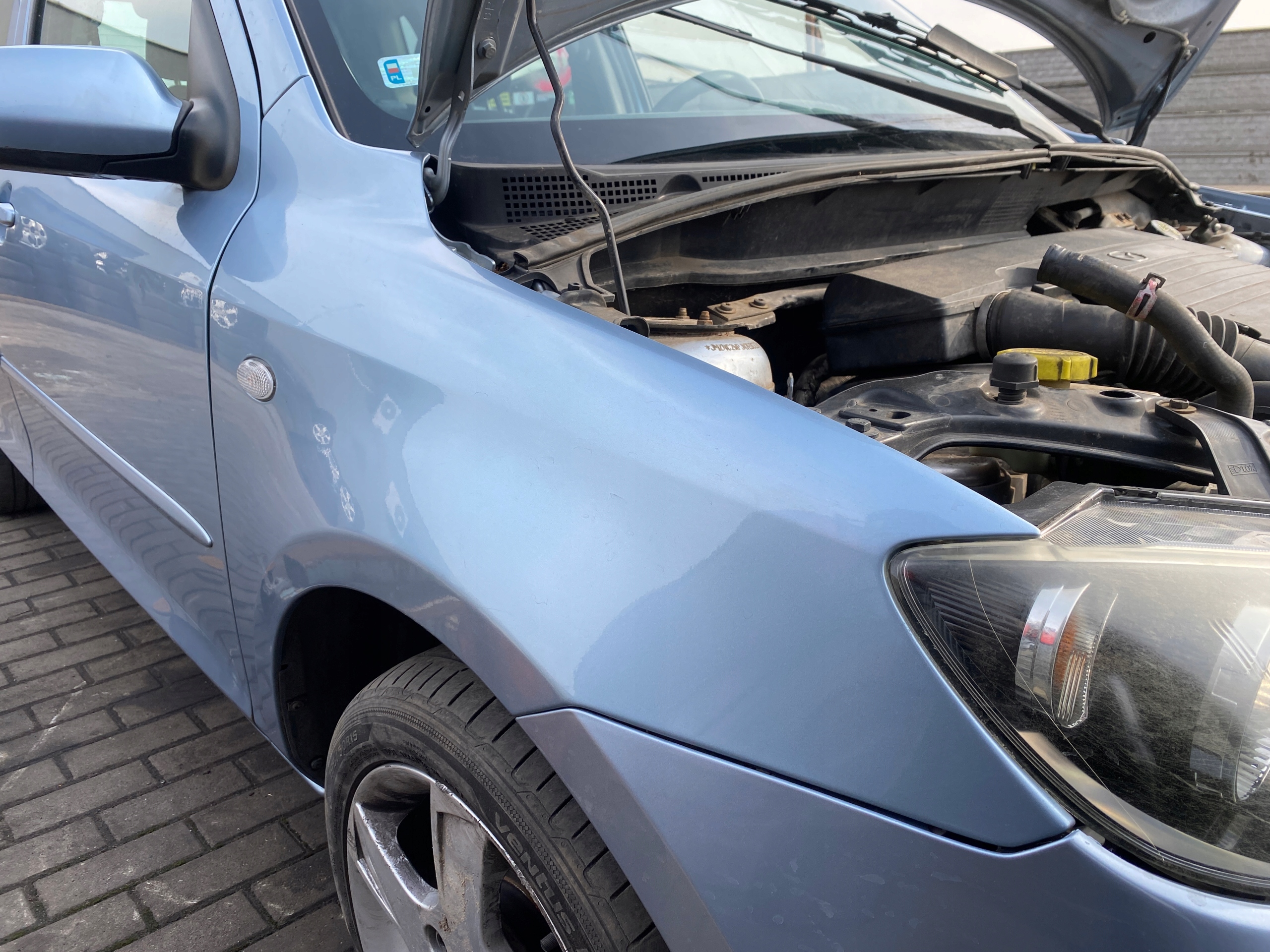 Mazda 2 1 and FL 03-07 fender right front front kod lakieru 27P