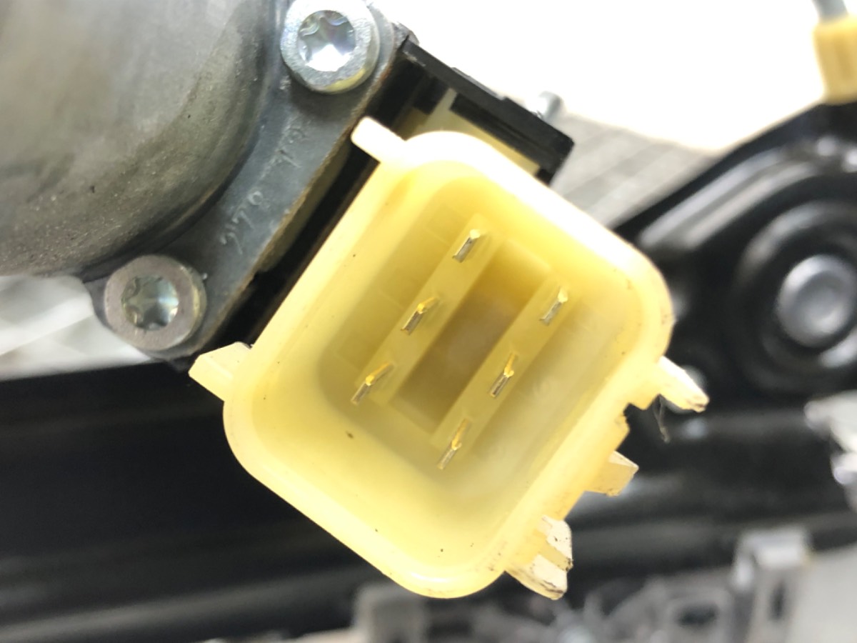 PODNOŚNIK SZYBY LEWY PRZÓD MASERATI QUATTROPORTE VI 6700098160 Numery katalogowe zamienników 6700098160